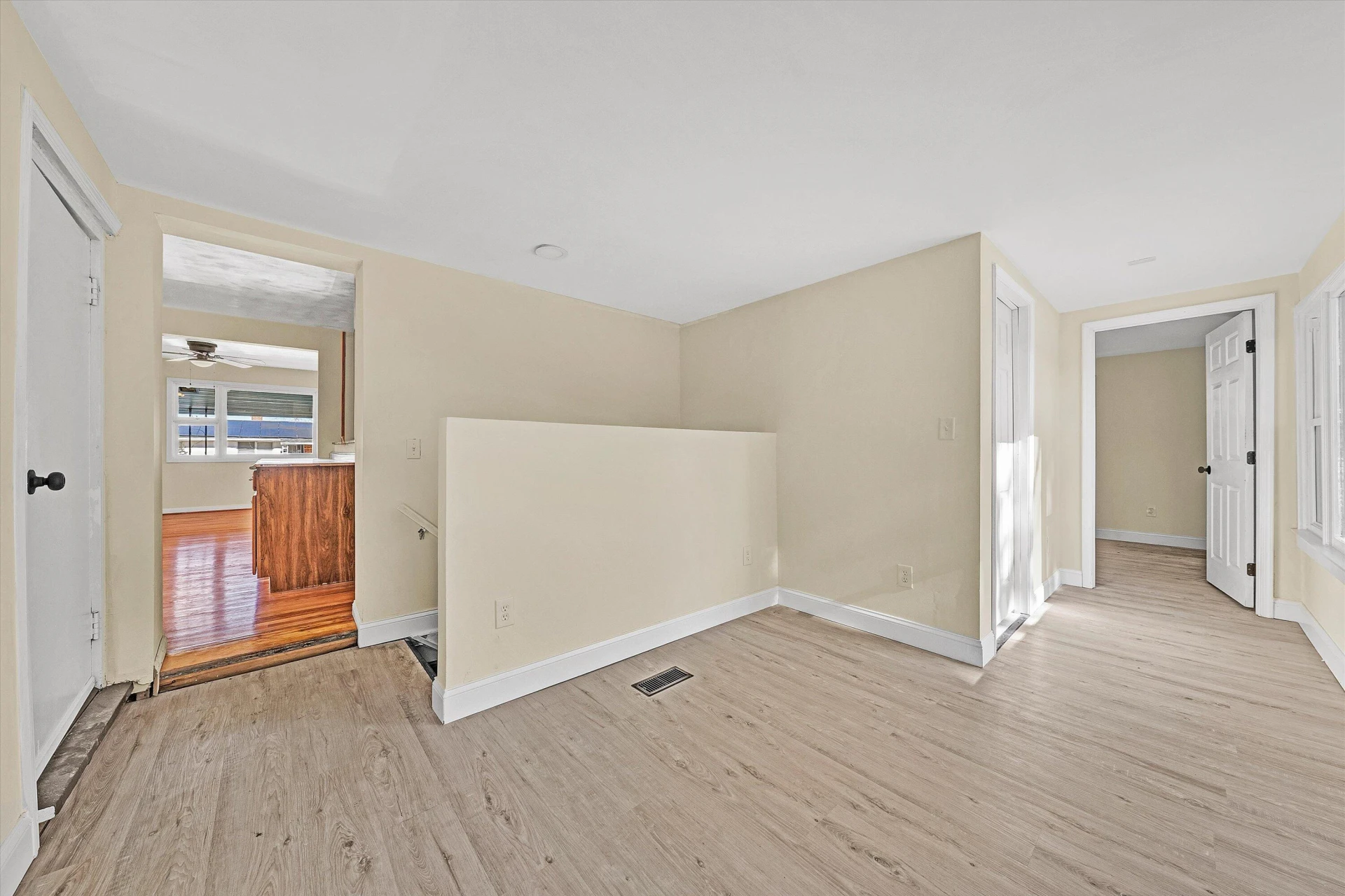 513 Victor AVE NE - Photo 32