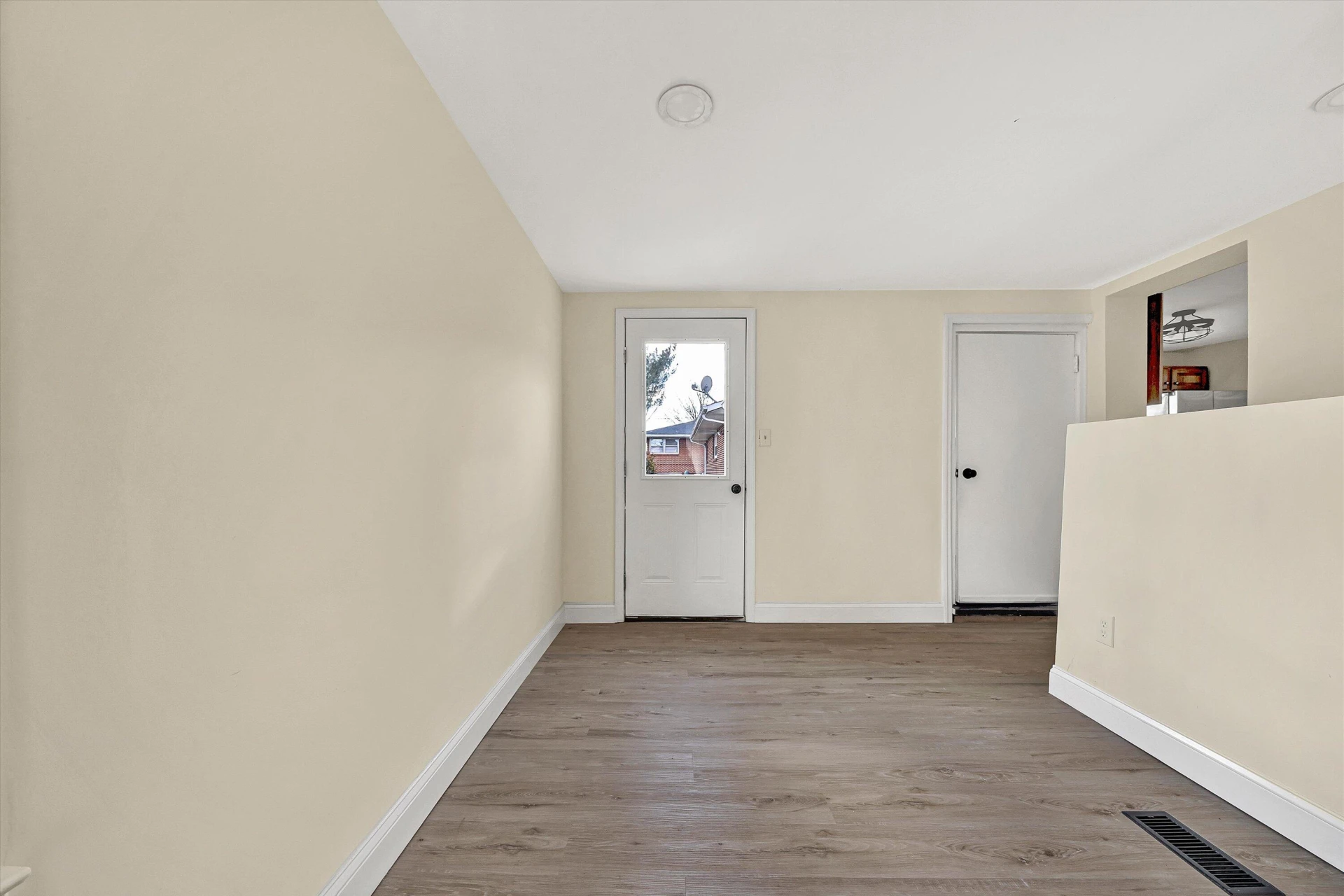 513 Victor AVE NE - Photo 34