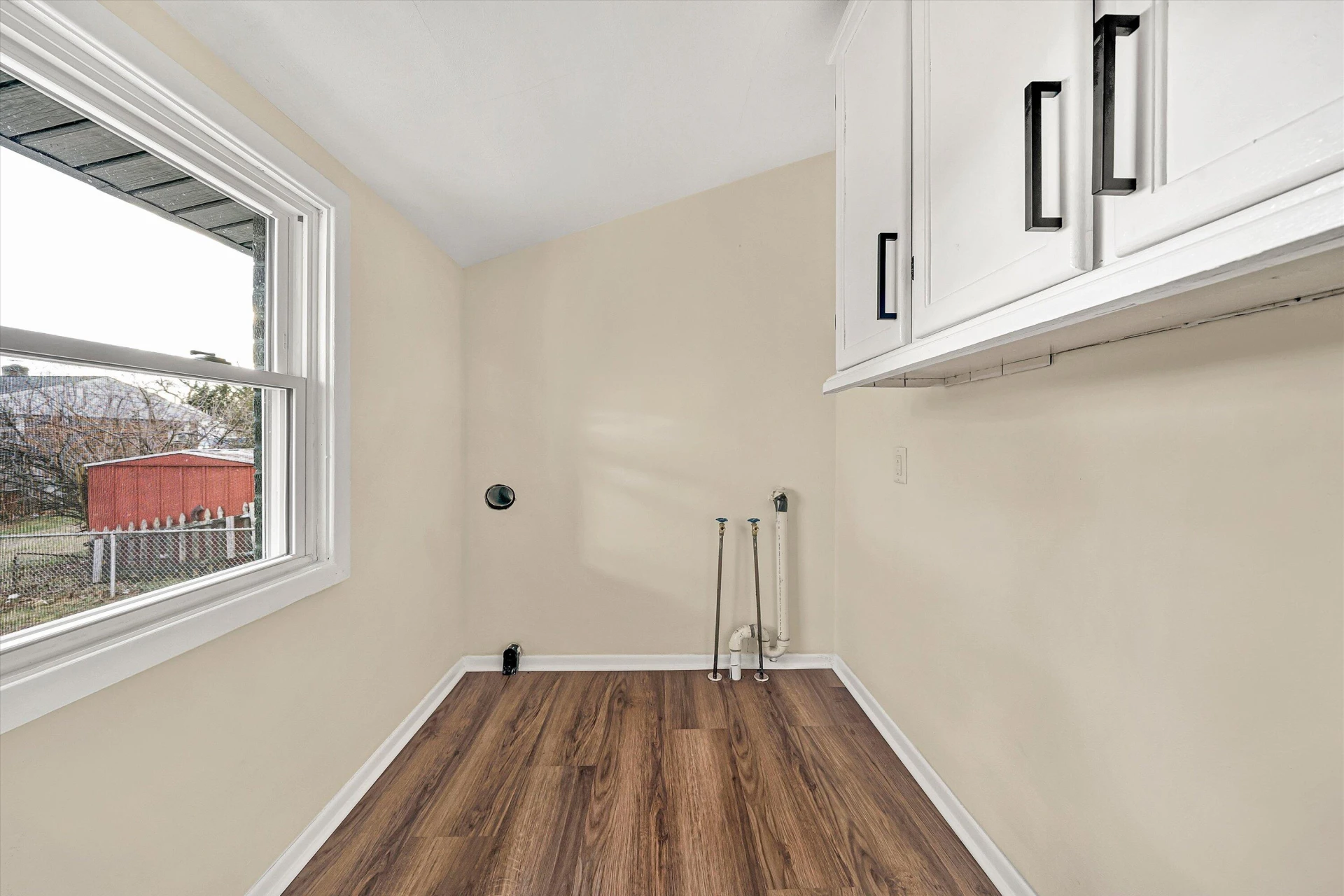 513 Victor AVE NE - Photo 36