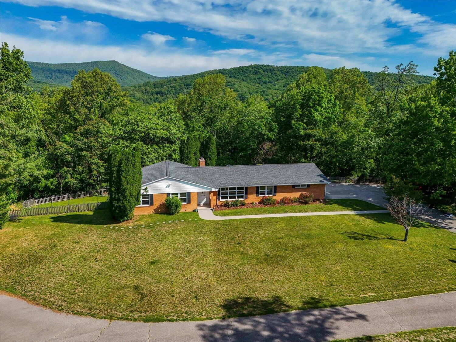 8029 Hilltop DR