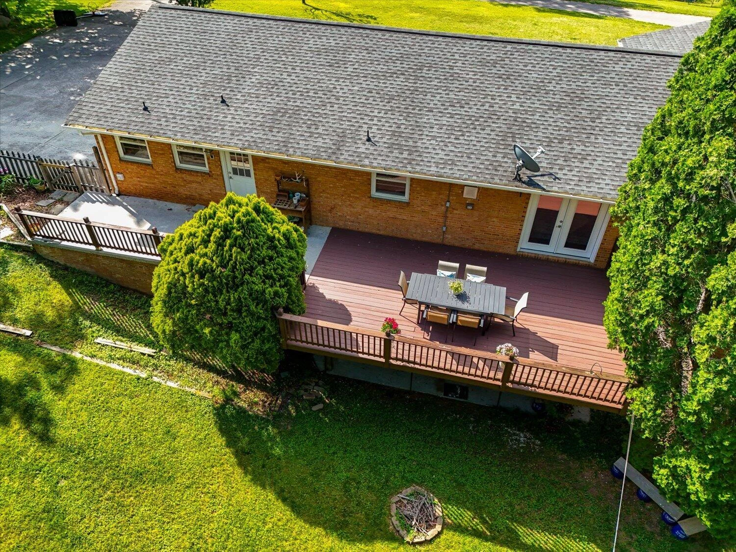 8029 Hilltop DR - Photo 2