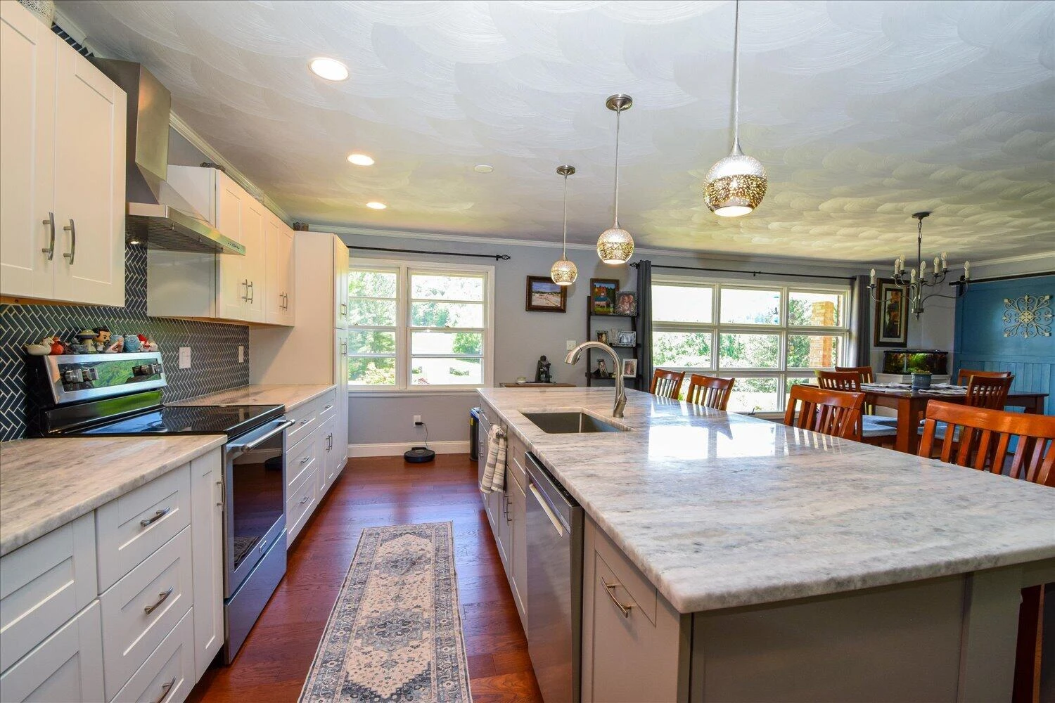 8029 Hilltop DR - Photo 3