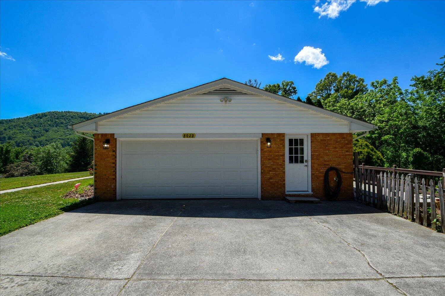 8029 Hilltop DR - Photo 37