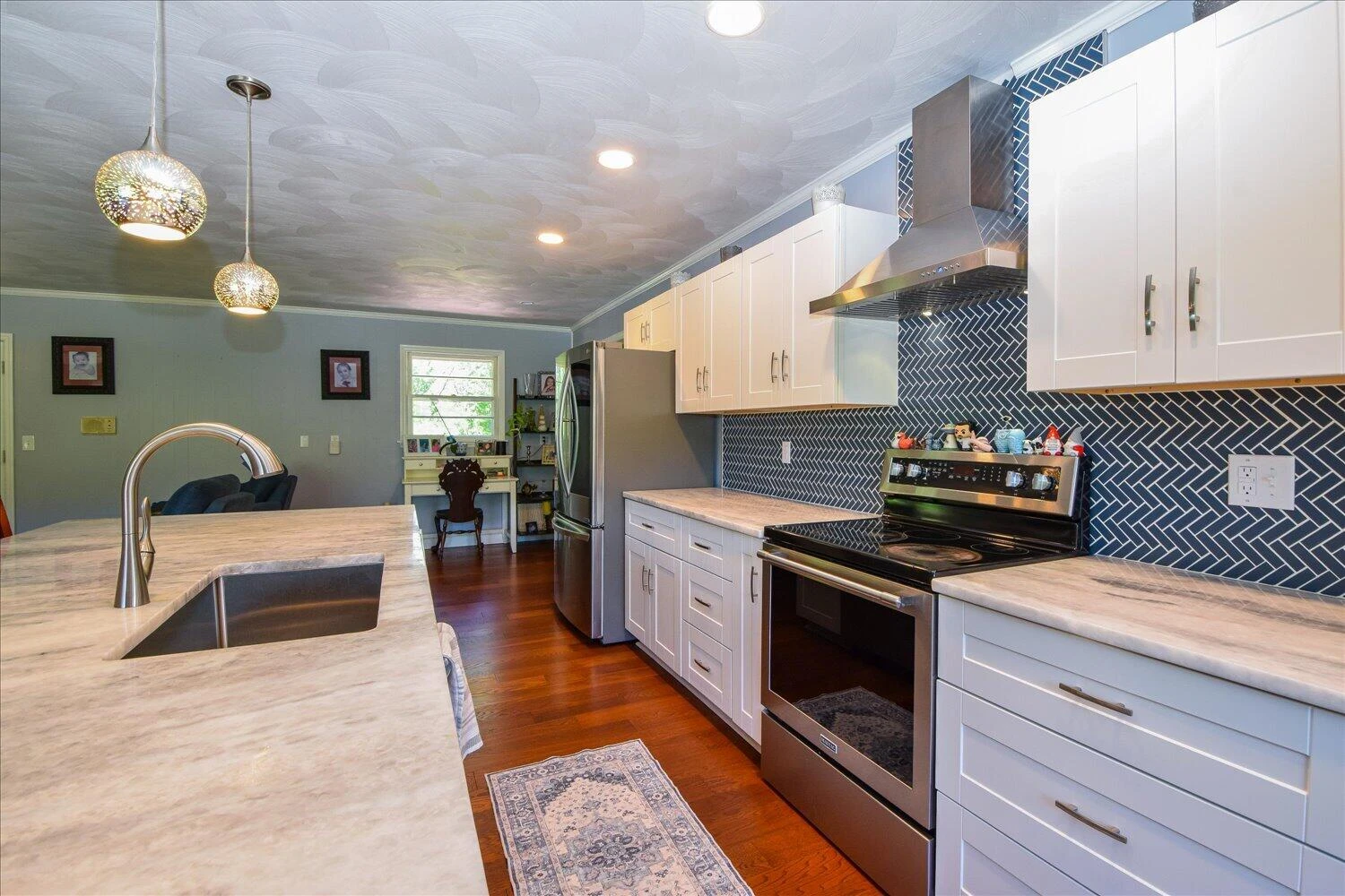 8029 Hilltop DR - Photo 7