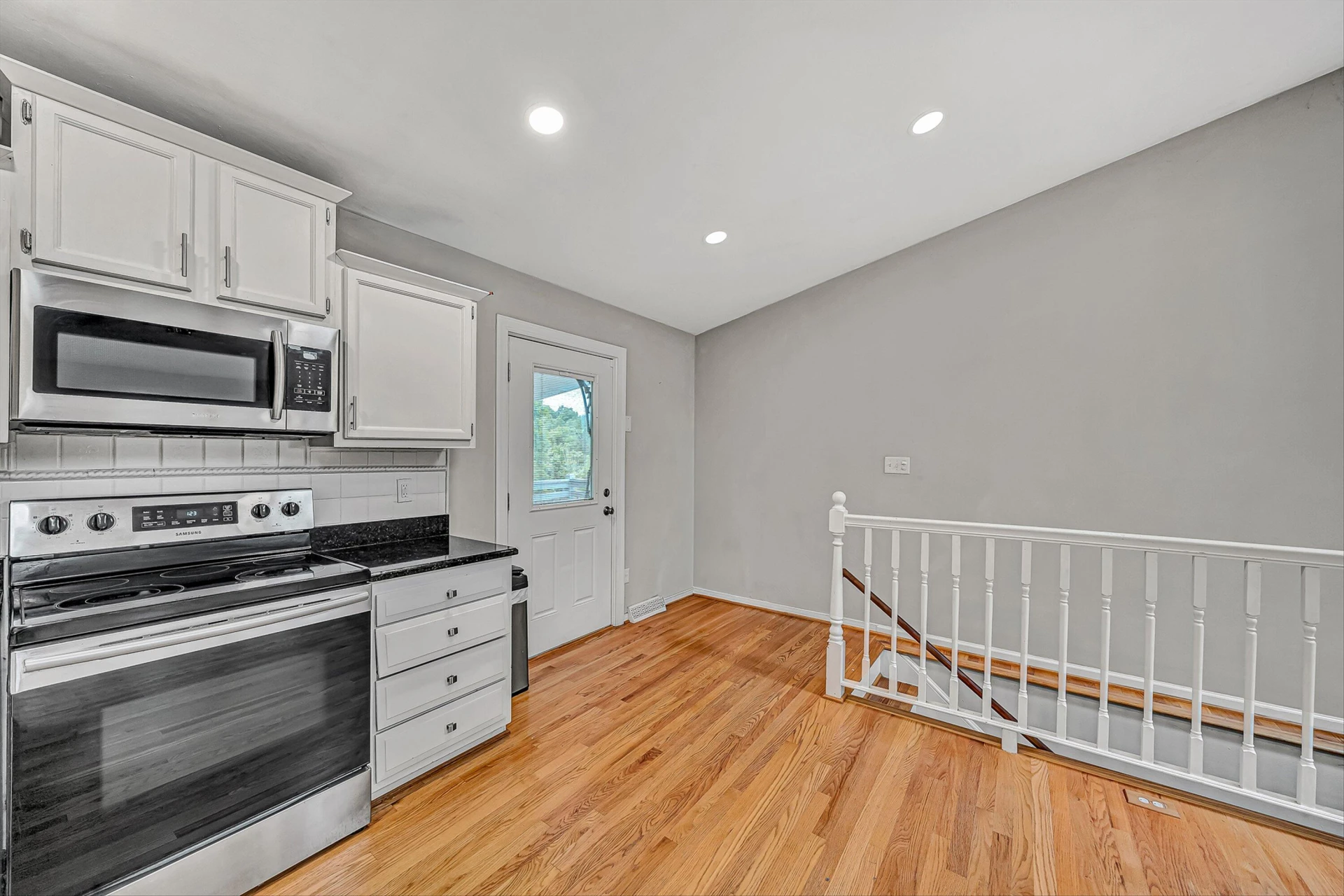 8127 Ashton LN - Photo 10