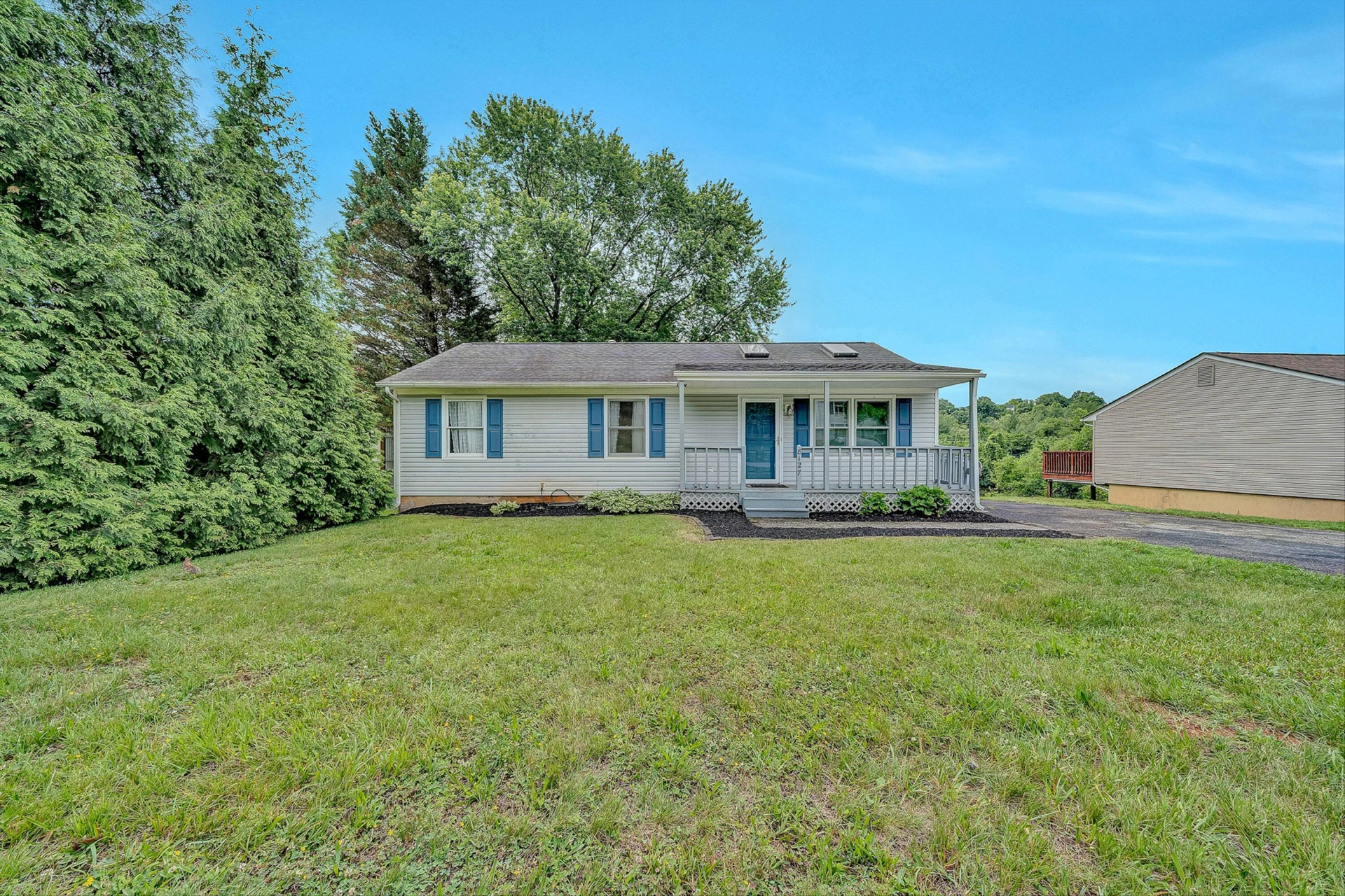 8127 Ashton LN - Photo 2