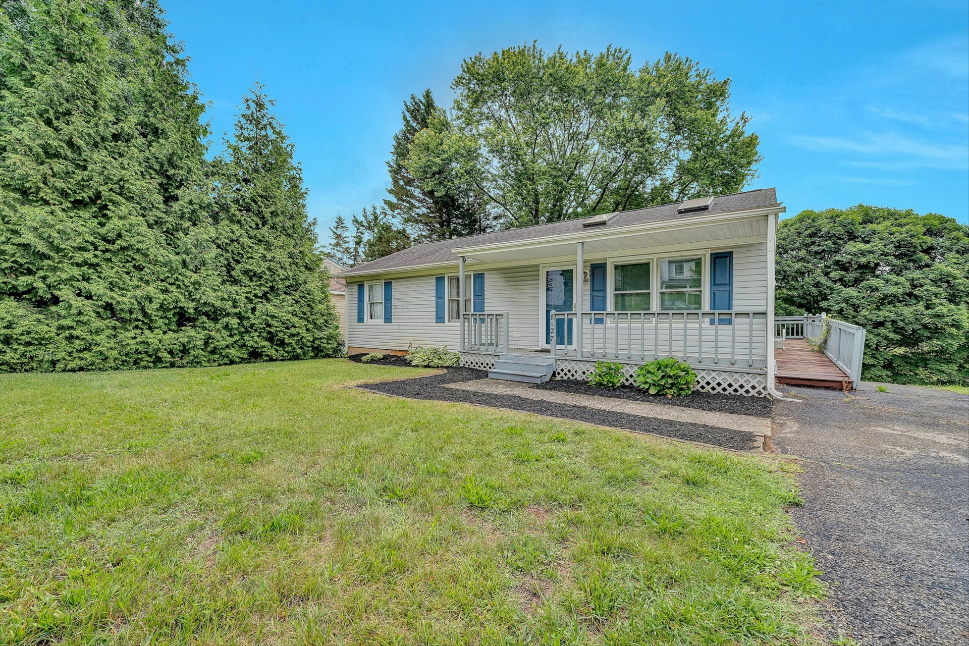 8127 Ashton LN - Photo 3