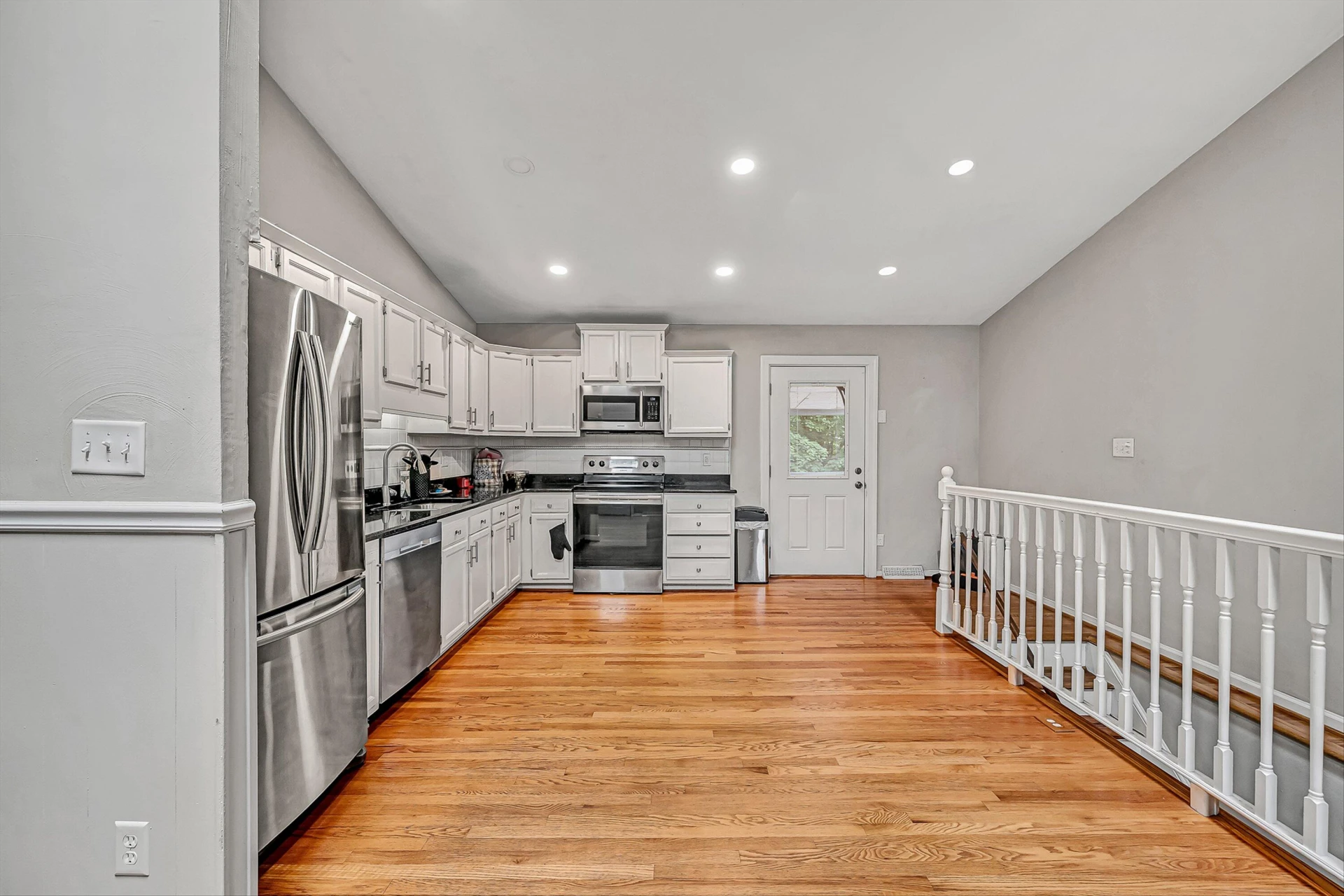 8127 Ashton LN - Photo 7