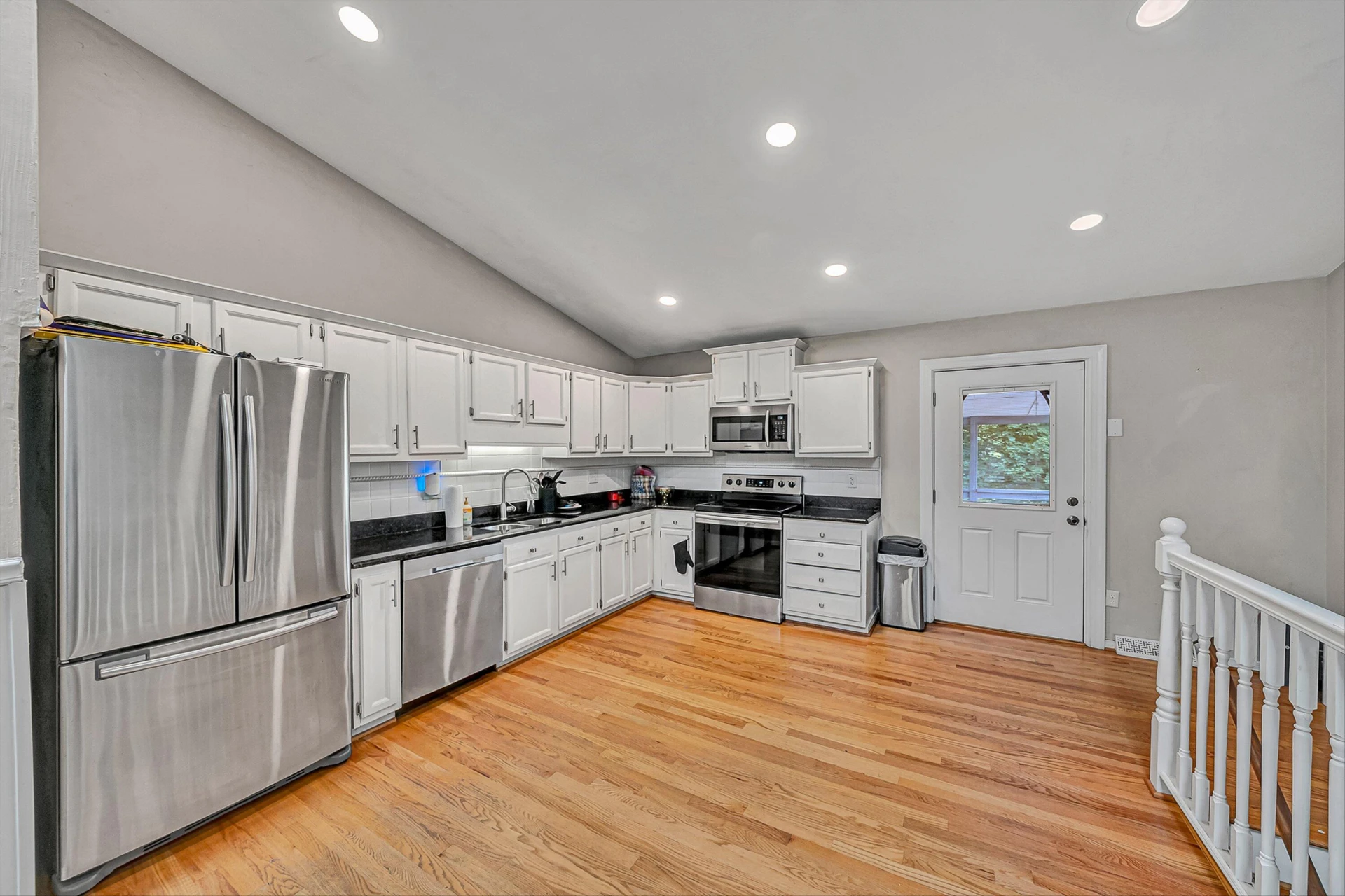8127 Ashton LN - Photo 8