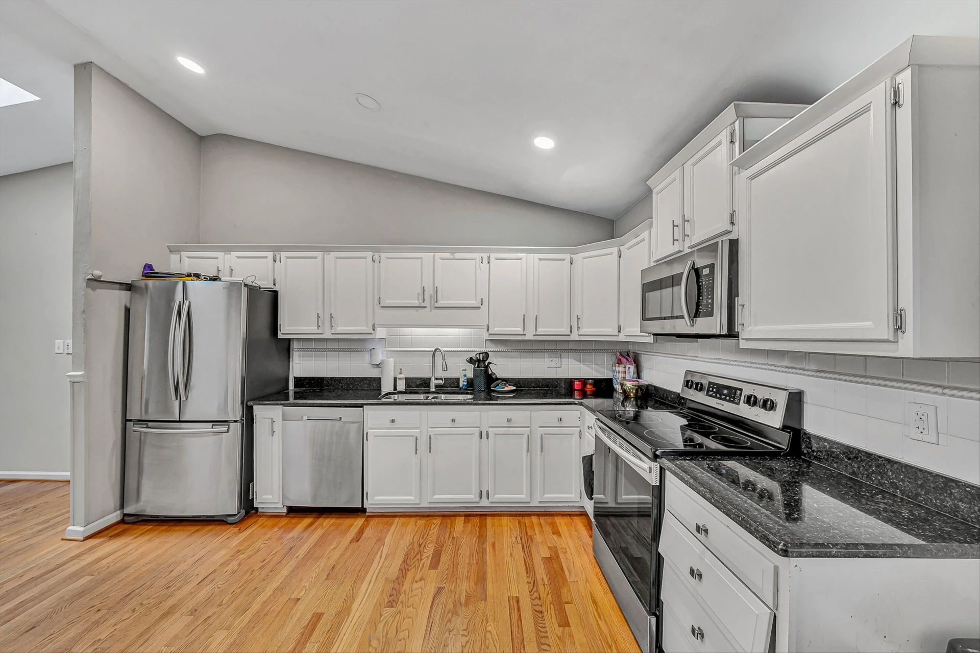8127 Ashton LN - Photo 9