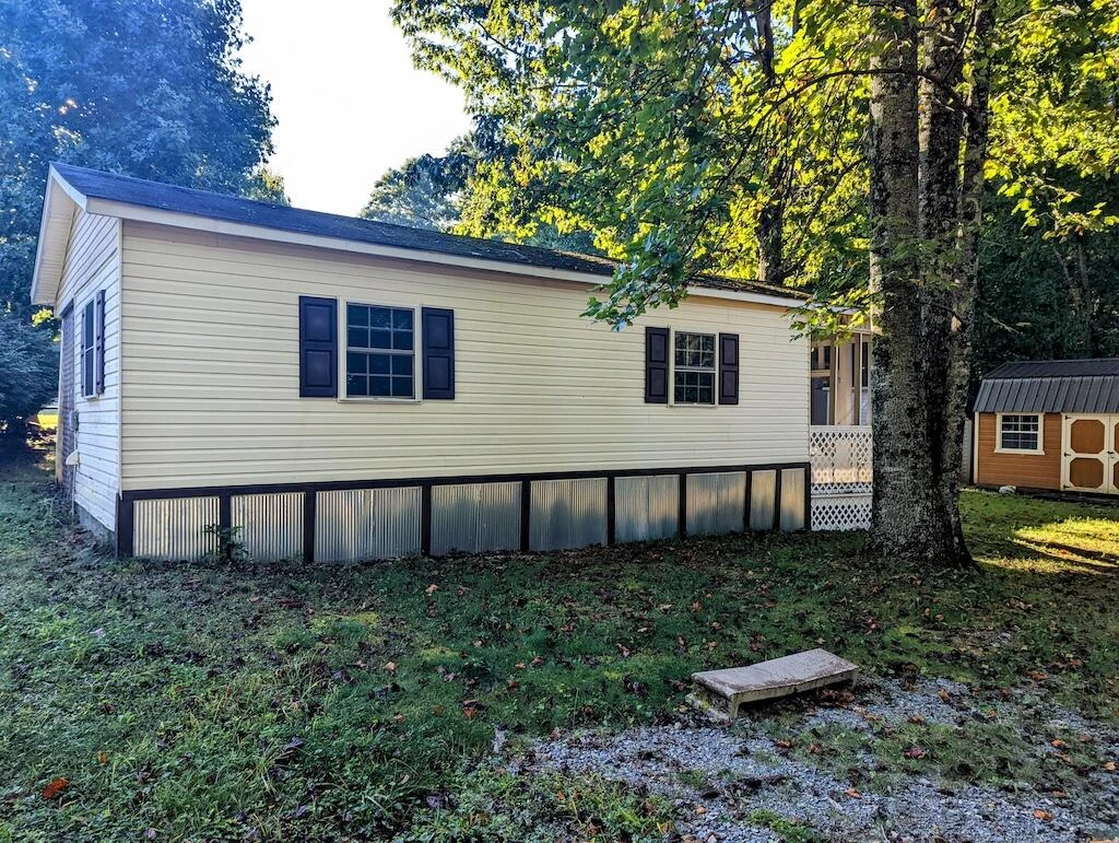 131 Terry LN SE - Photo 2