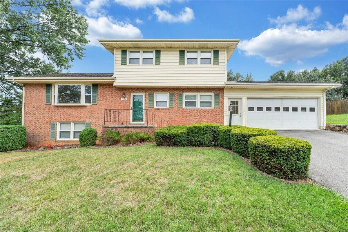 4948 N Lake DR