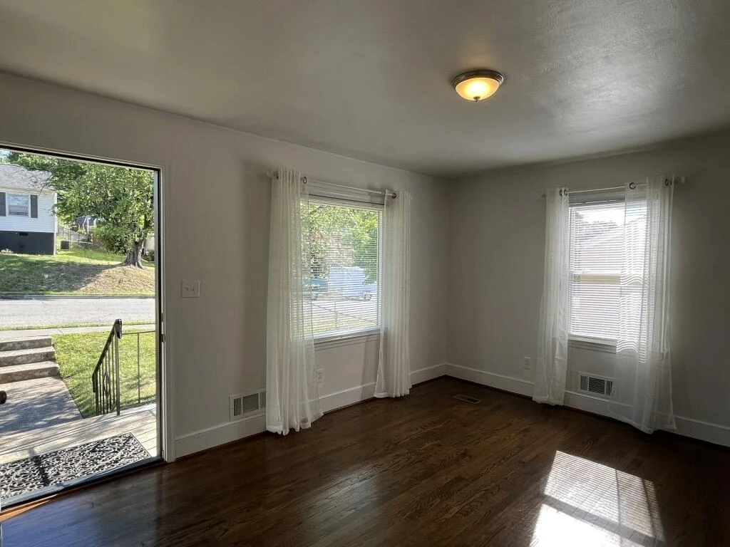 2545 Denniston AVE SW - Photo 2
