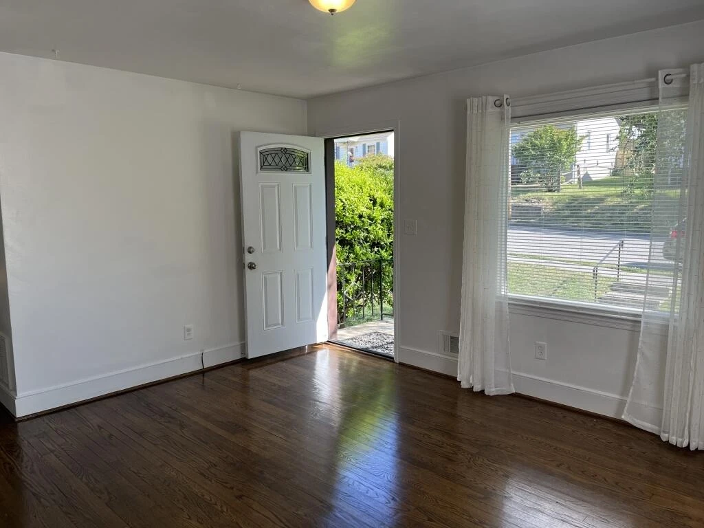 2545 Denniston AVE SW - Photo 8