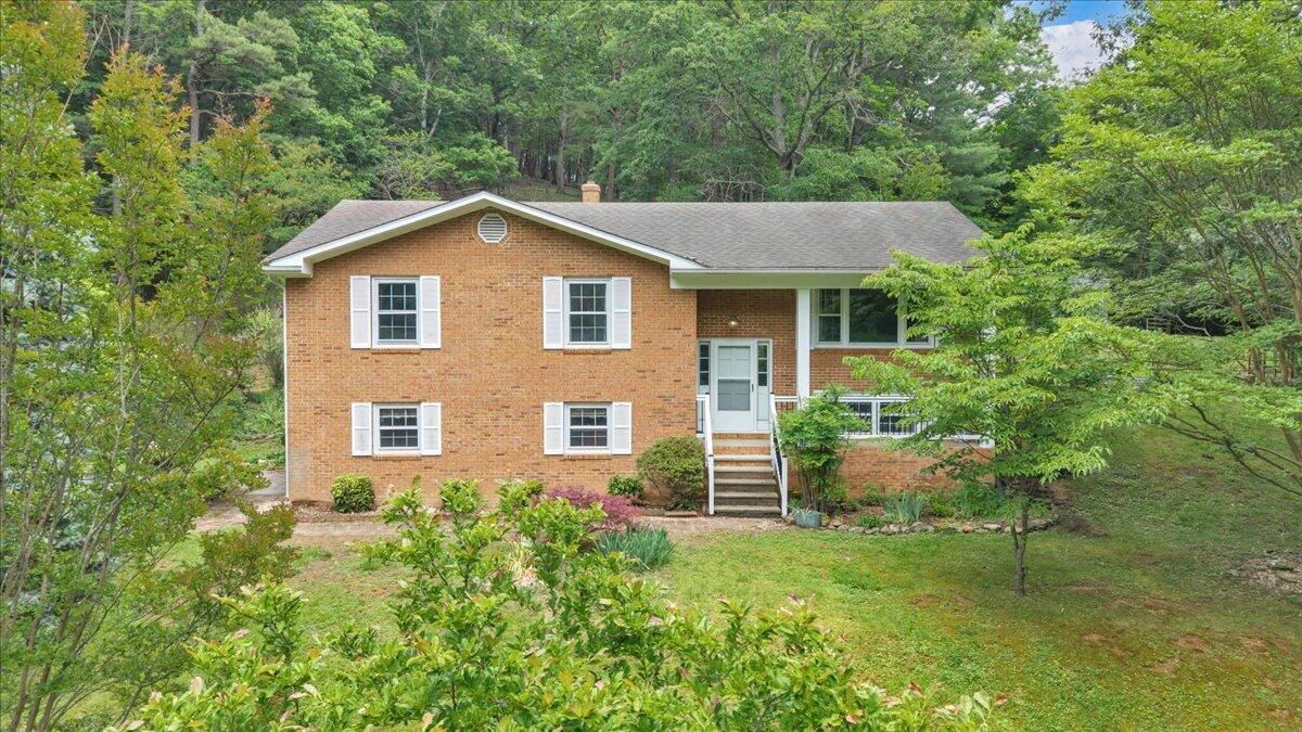 811 Arcadia RD