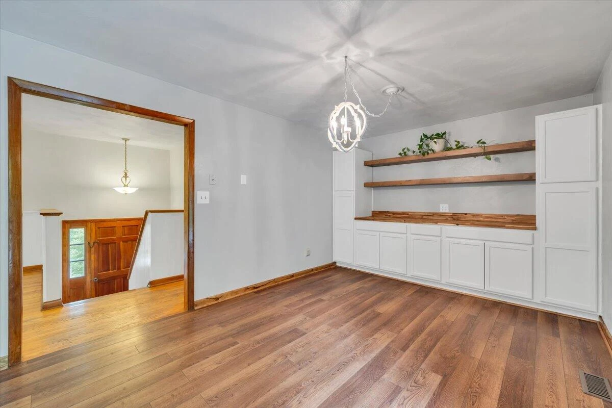 811 Arcadia RD - Photo 10