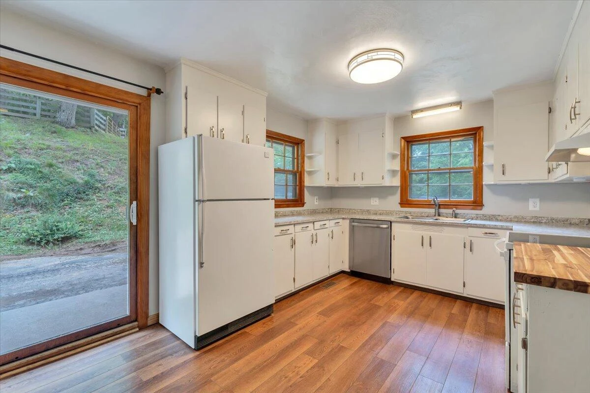 811 Arcadia RD - Photo 11