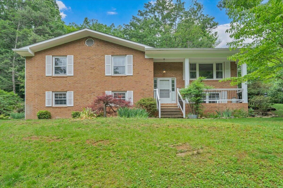 811 Arcadia RD - Photo 2