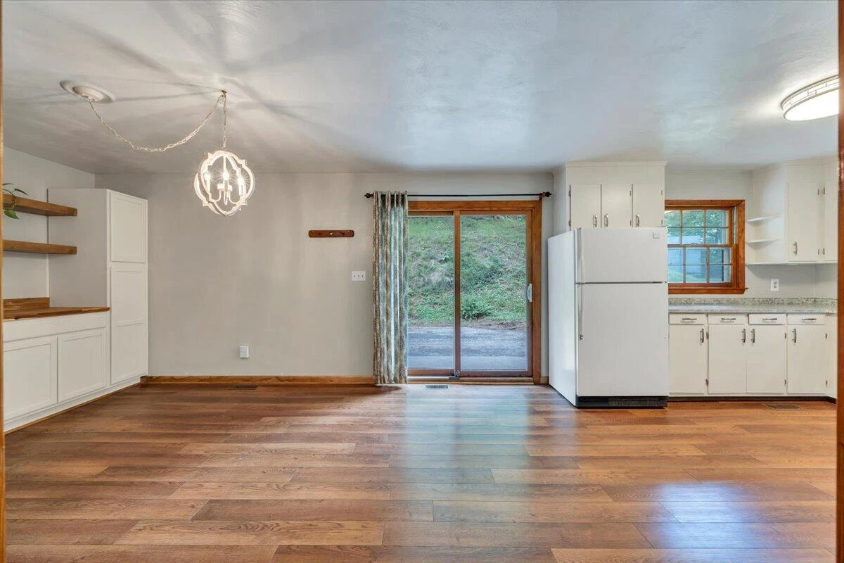 811 Arcadia RD - Photo 8