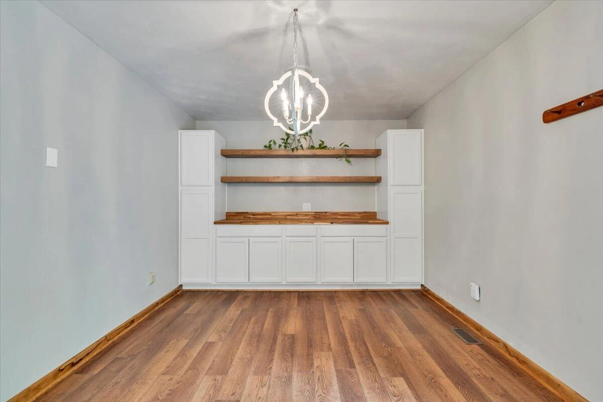 811 Arcadia RD - Photo 9