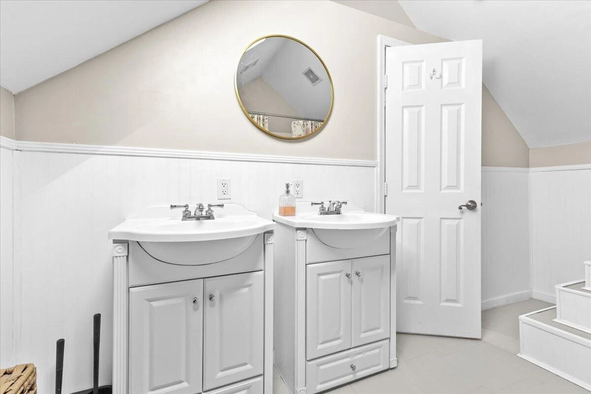 2529 Derwent DR SW - Photo 26