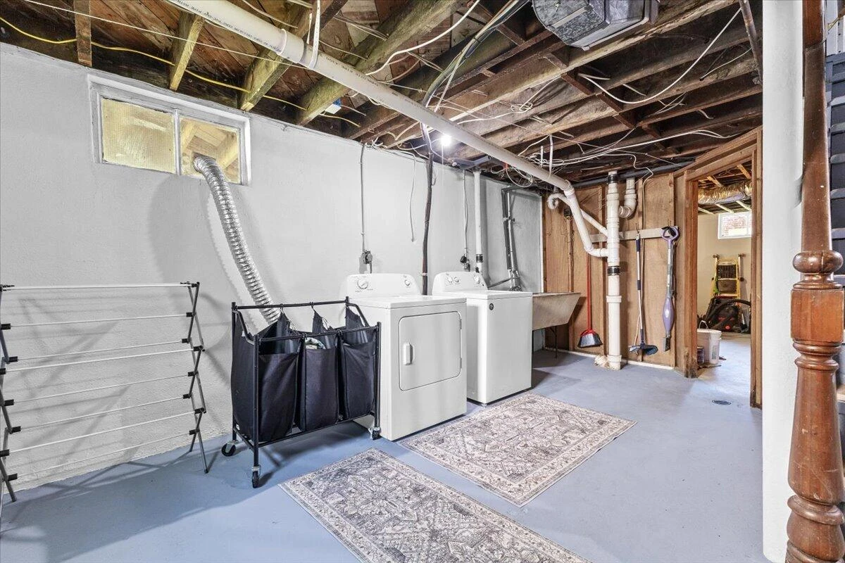 2529 Derwent DR SW - Photo 29