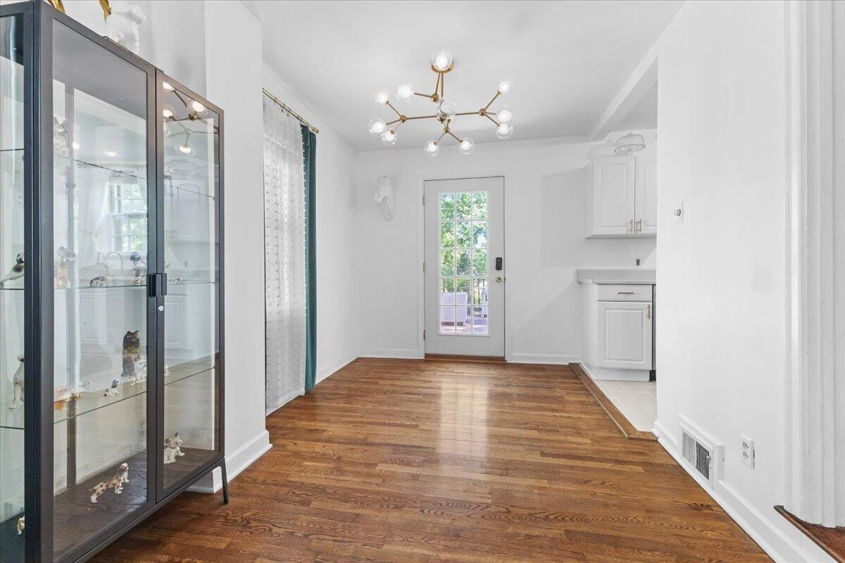 2529 Derwent DR SW - Photo 8