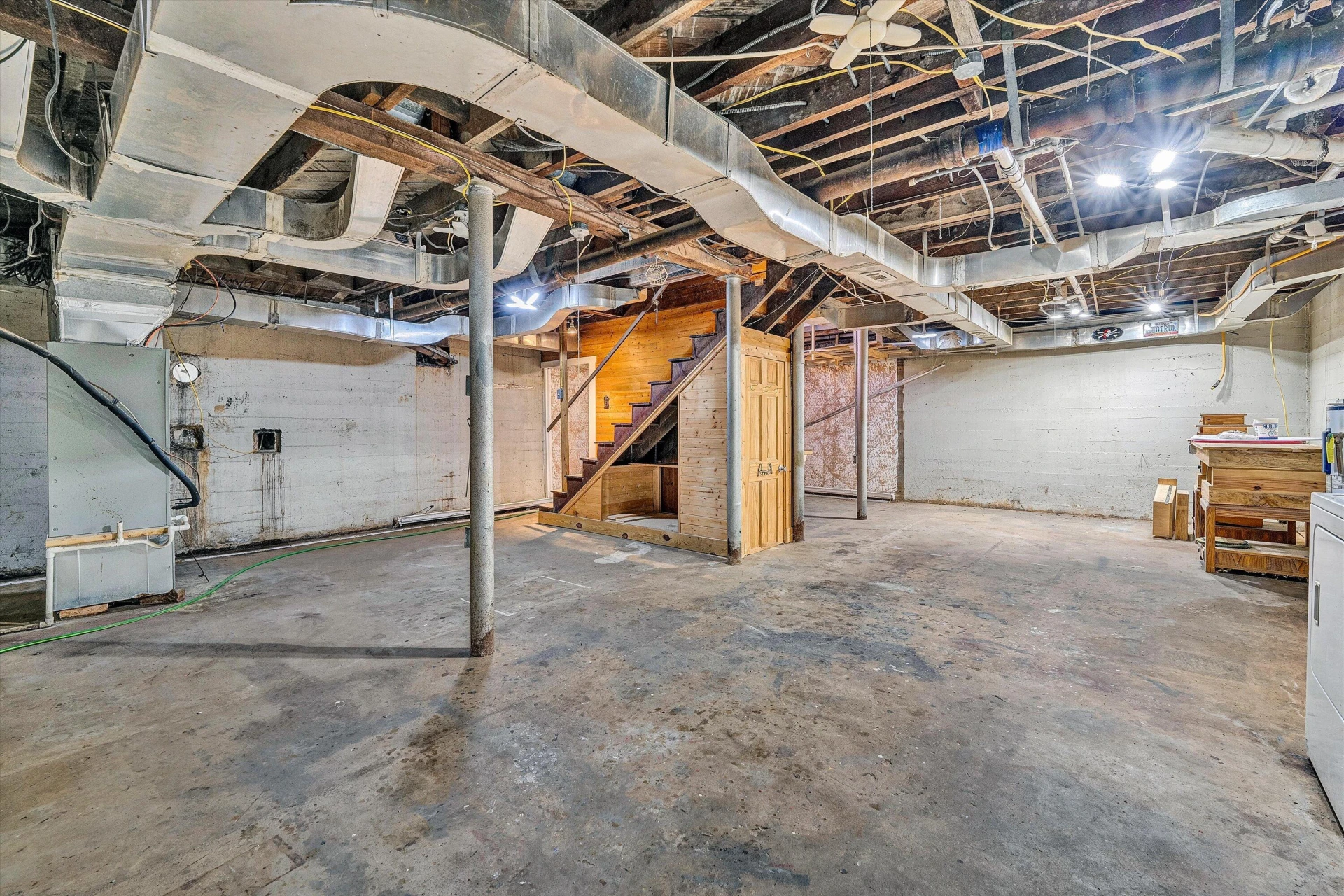 114 W CHURCH ST - Photo 32