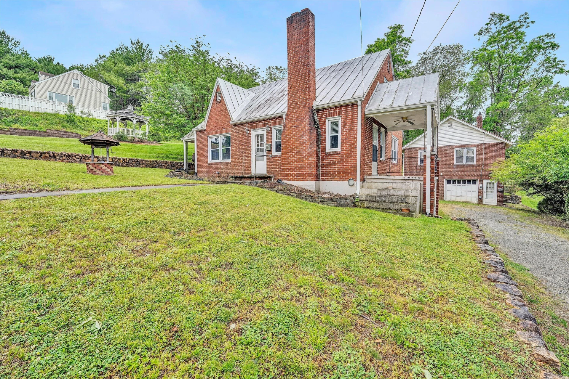 114 W CHURCH ST - Photo 4