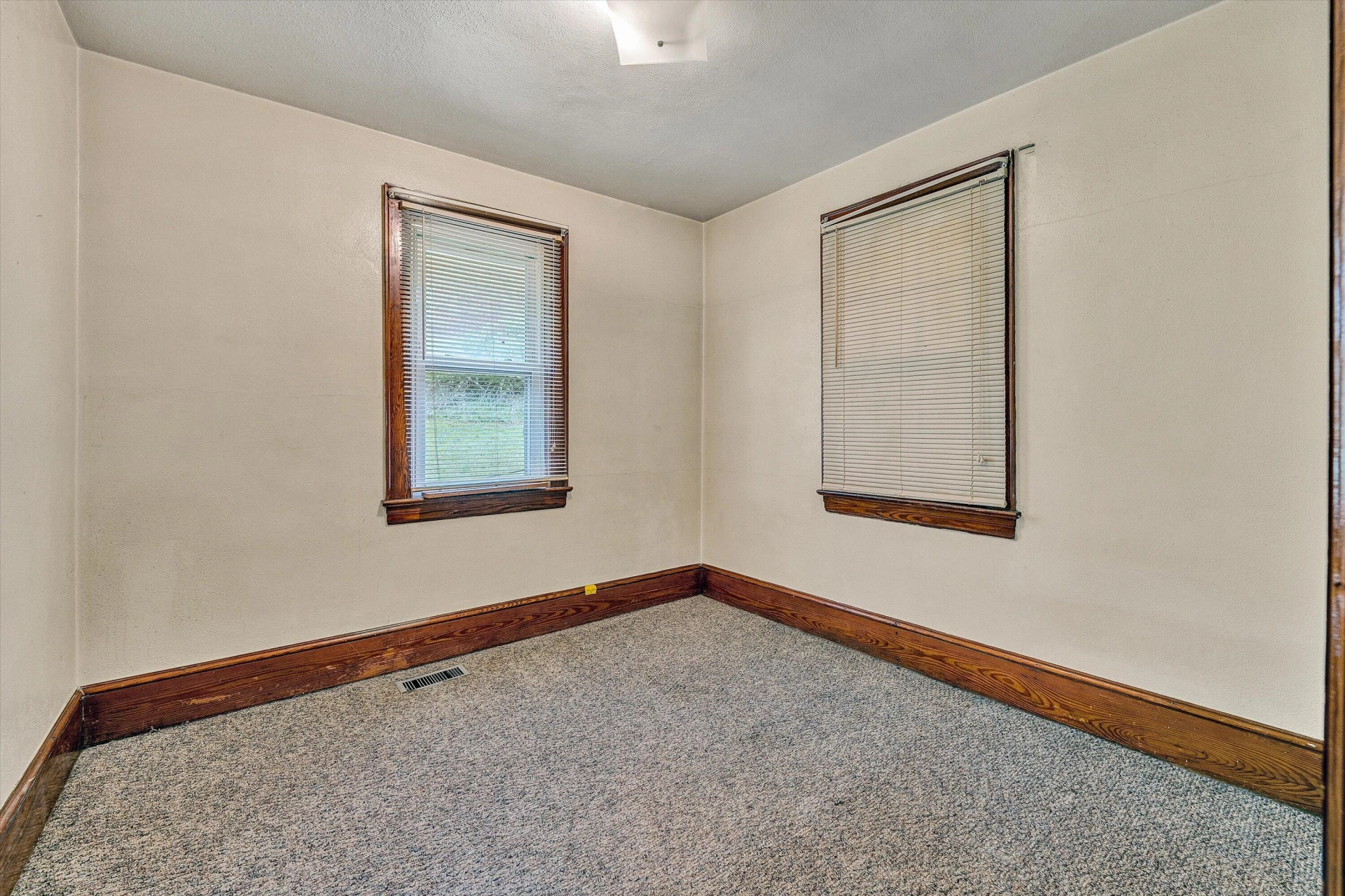 114 W CHURCH ST - Photo 43