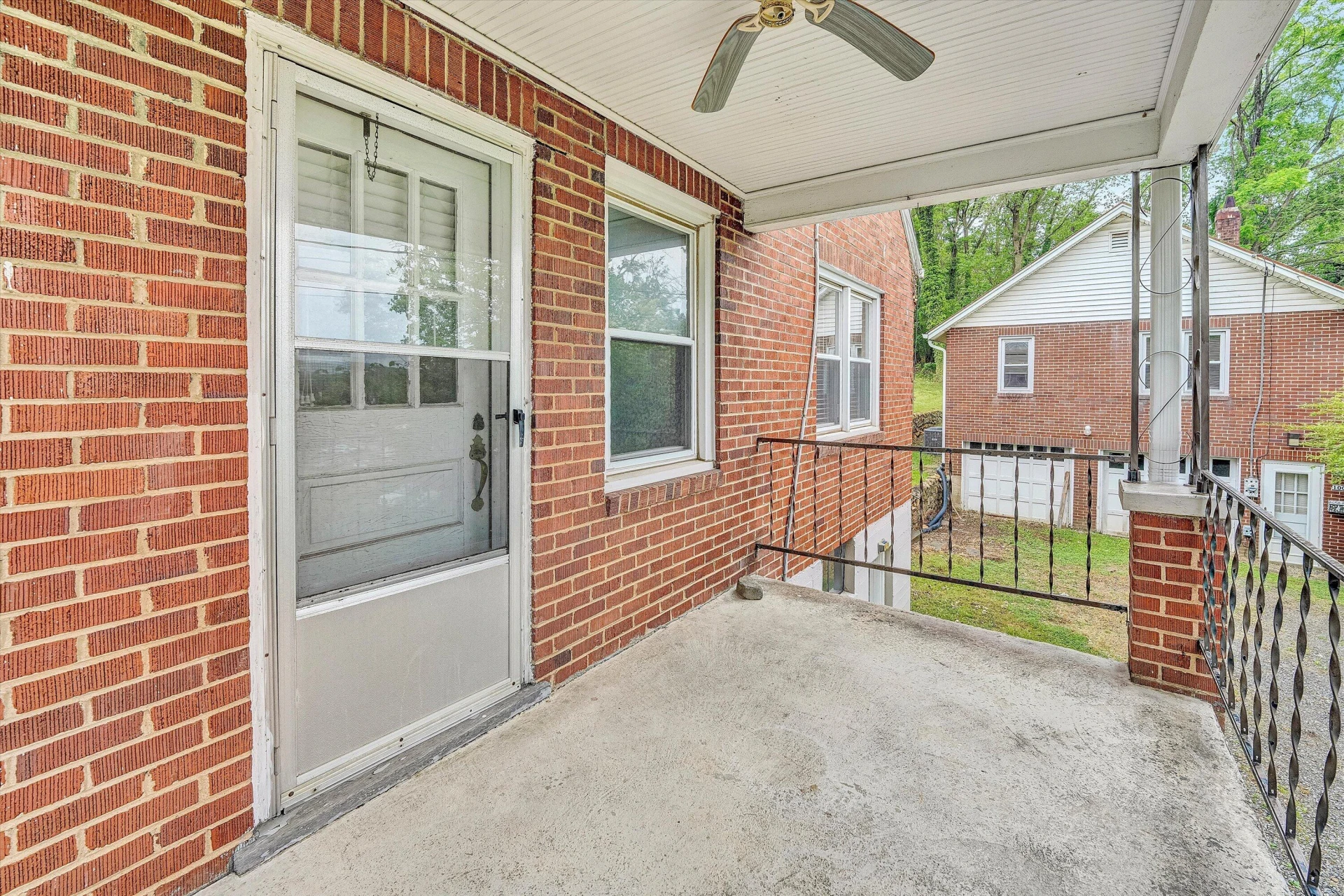 114 W CHURCH ST - Photo 6