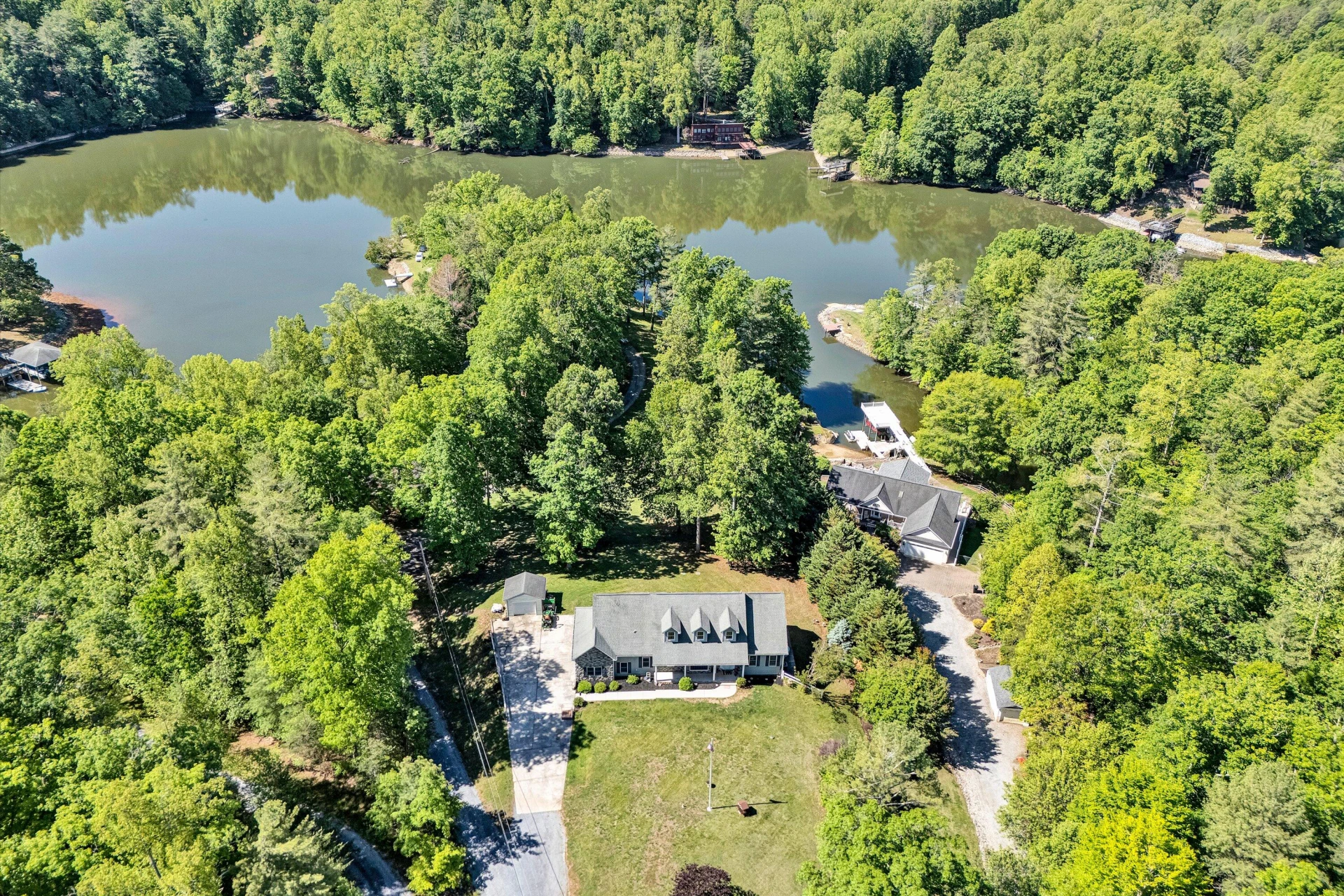 1805 Carroll RD