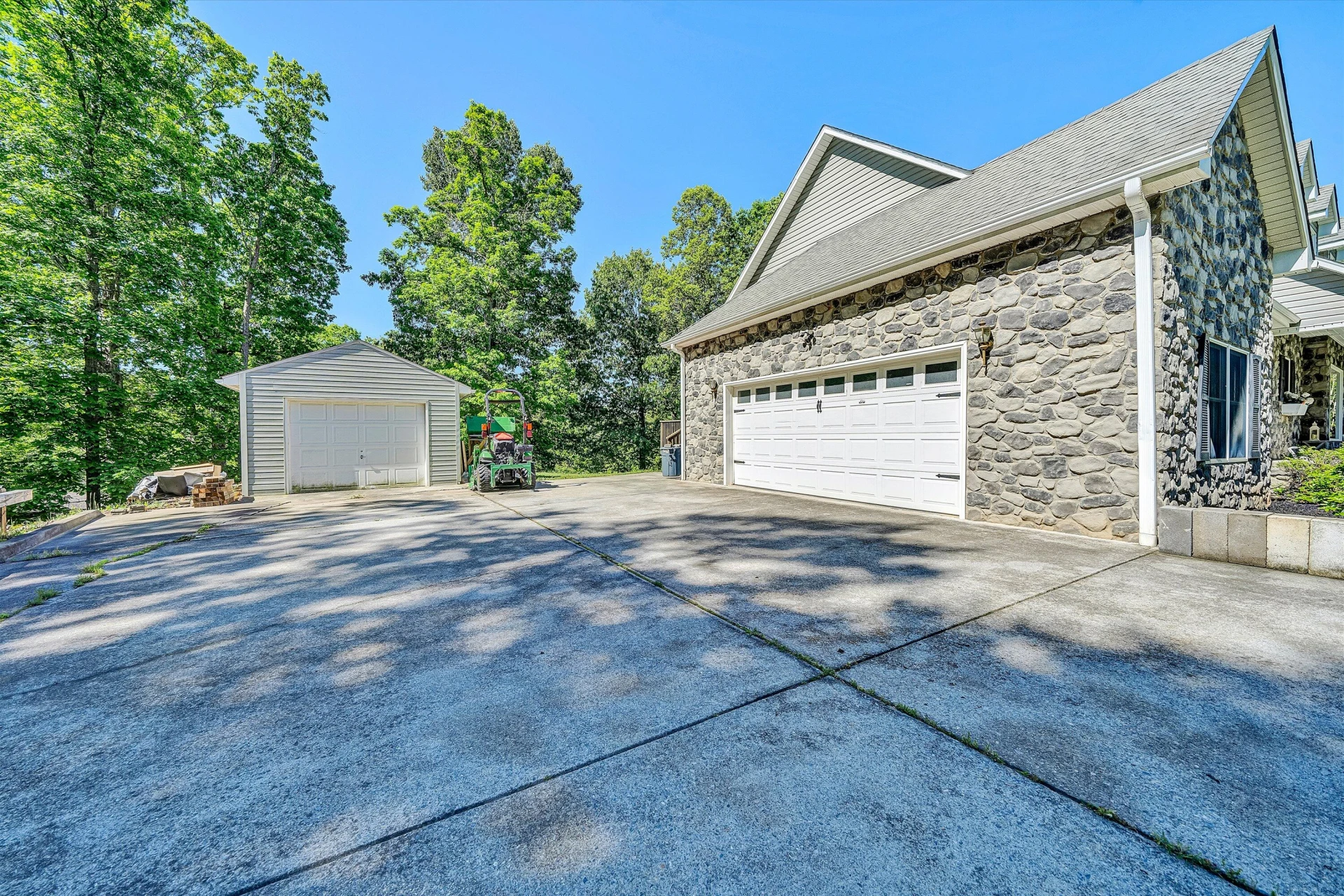 1805 Carroll RD - Photo 46