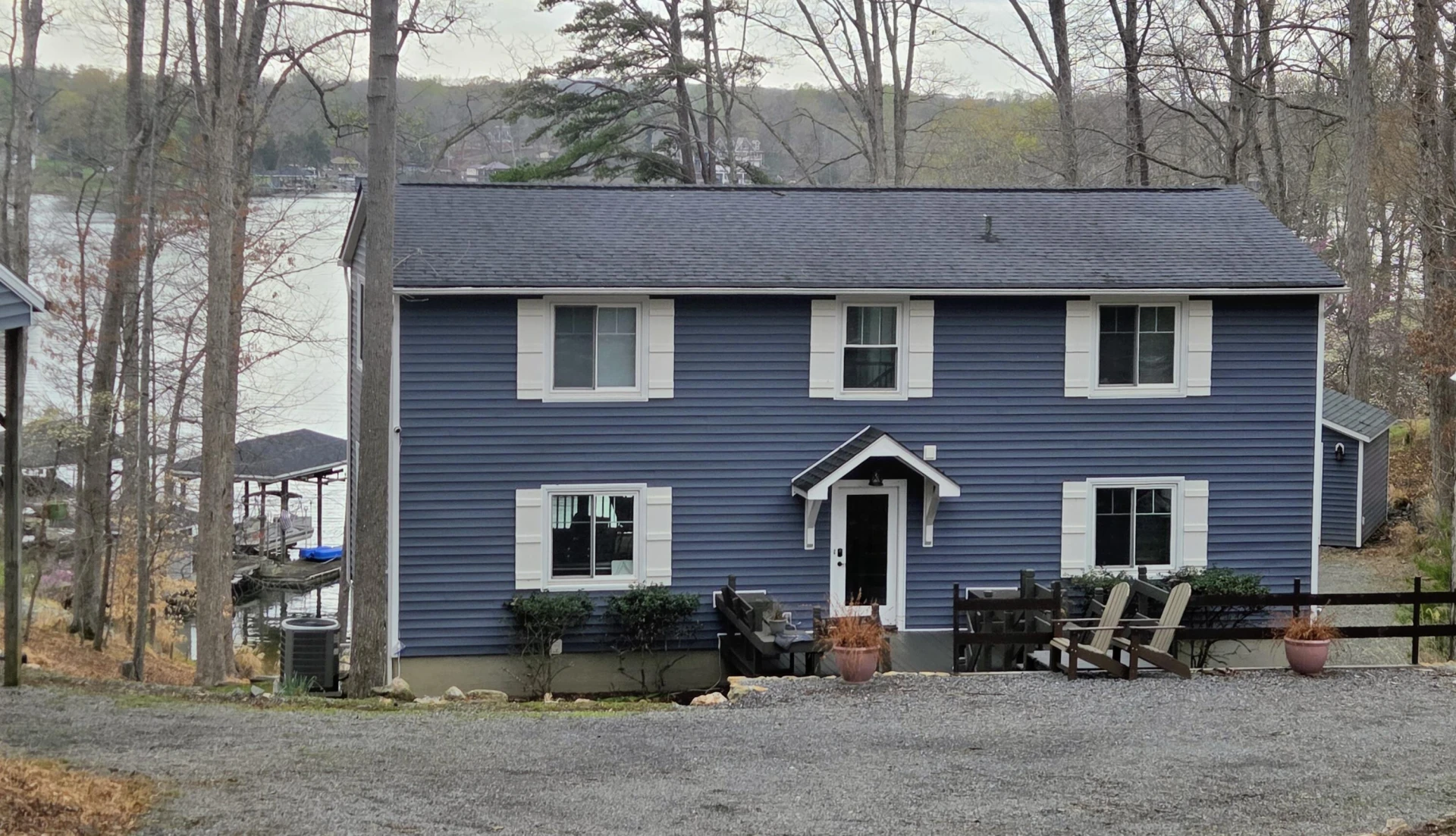 102 Waters Edge LN