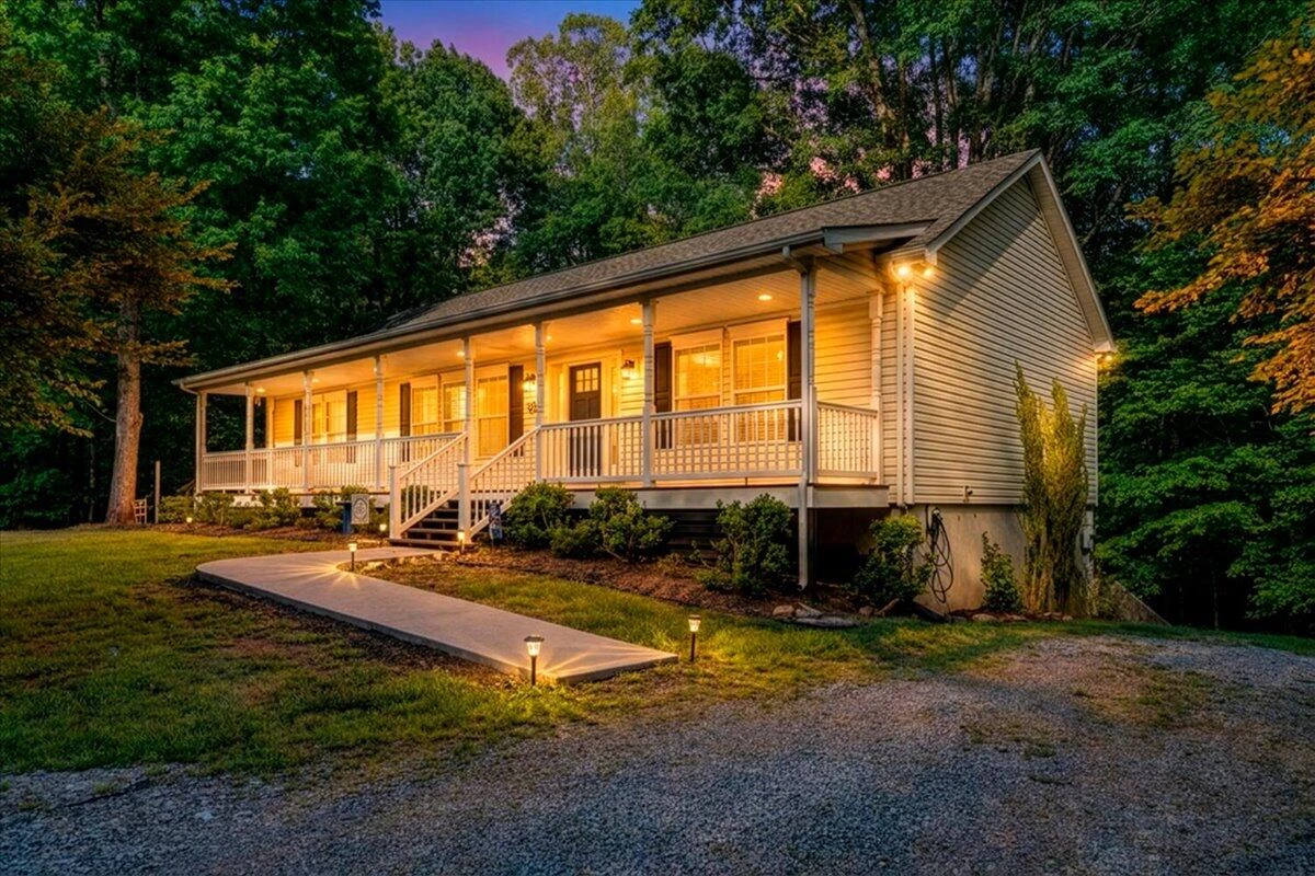 1044 Striper CT