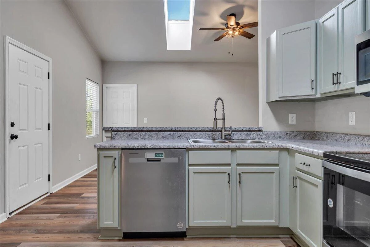 1611 Barton ST SE - Photo 10