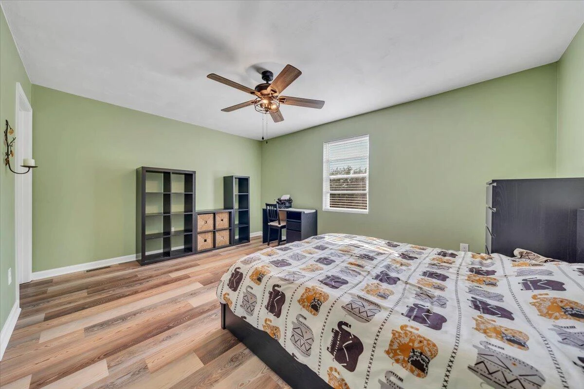 1611 Barton ST SE - Photo 11