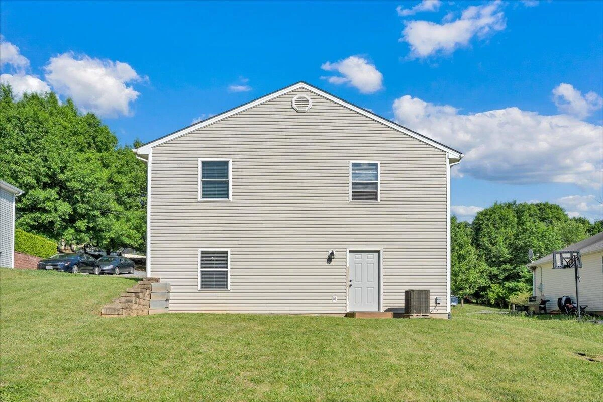 1611 Barton ST SE - Photo 20