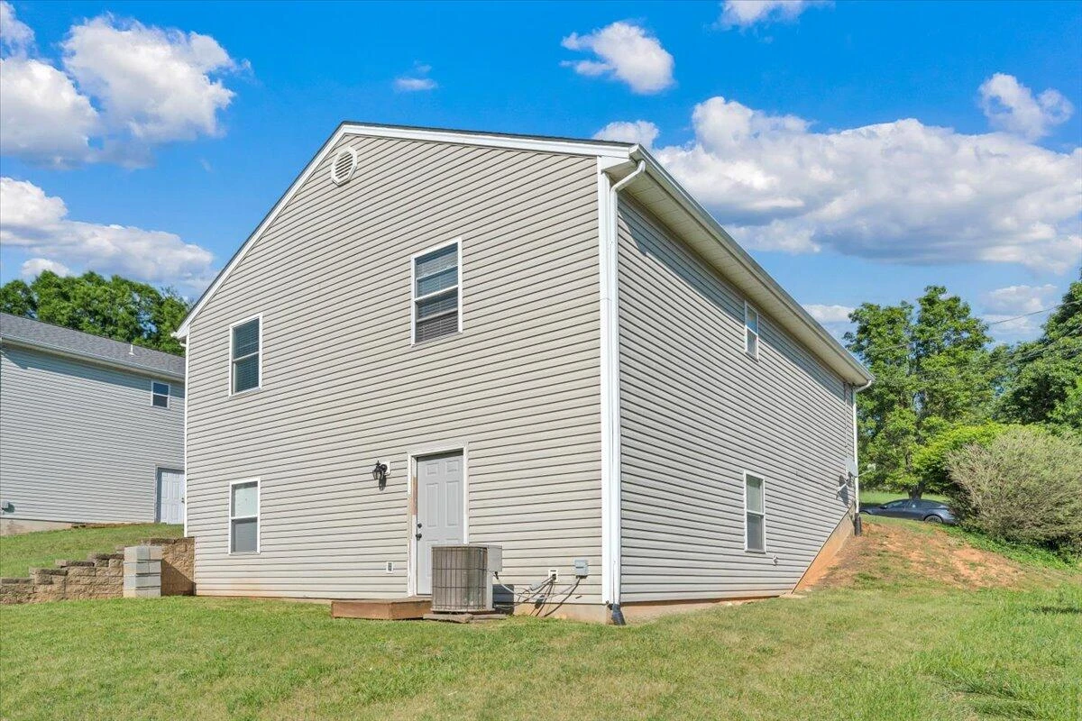 1611 Barton ST SE - Photo 21