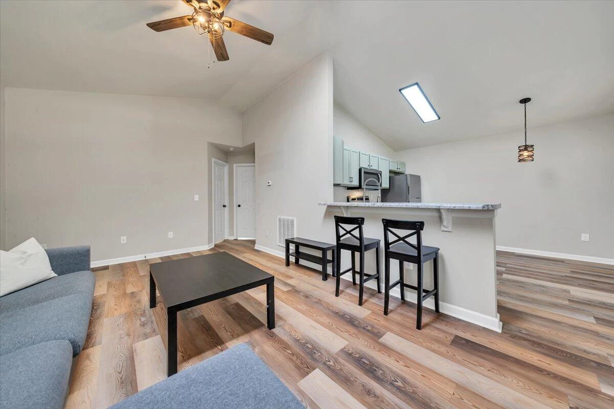 1611 Barton ST SE - Photo 3