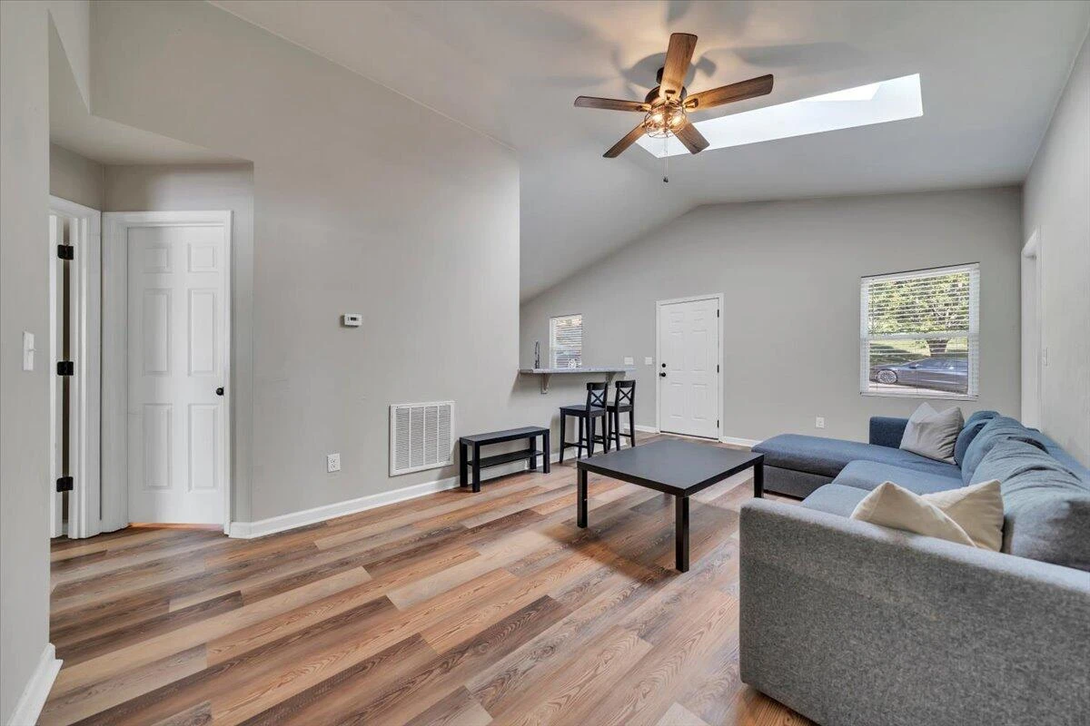 1611 Barton ST SE - Photo 6