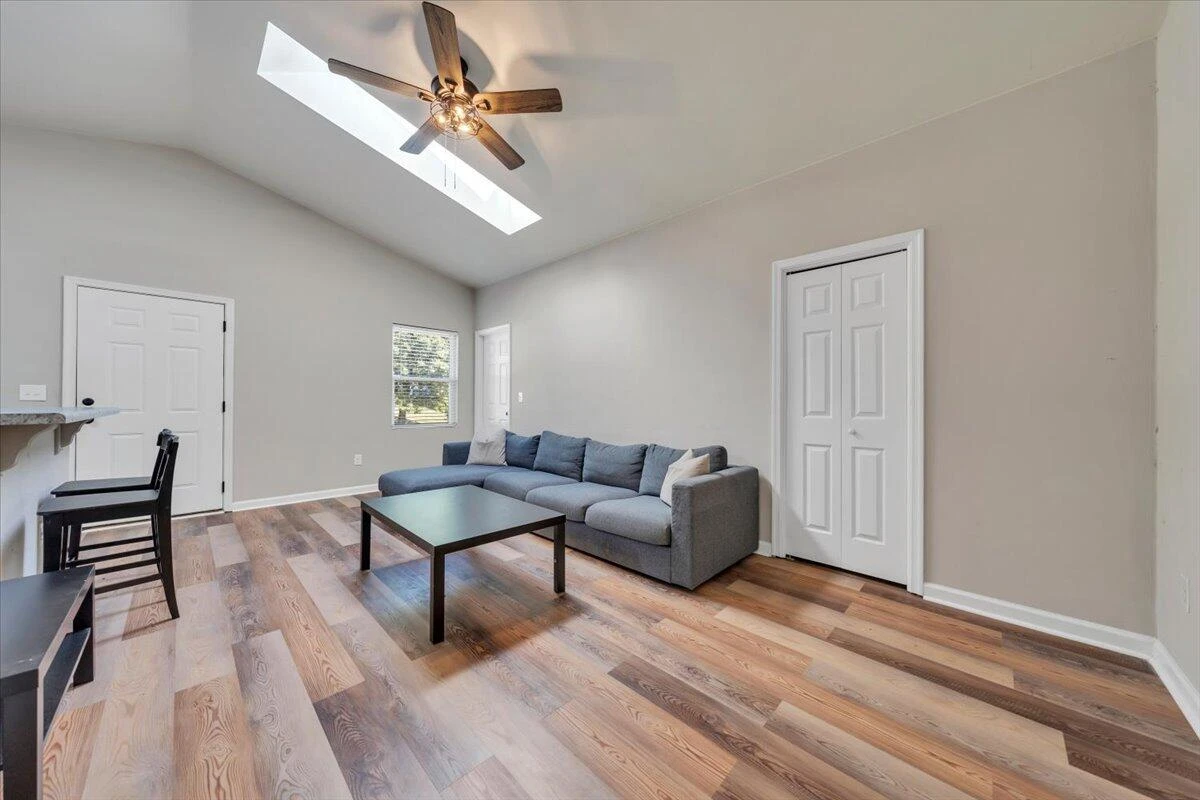 1611 Barton ST SE - Photo 7