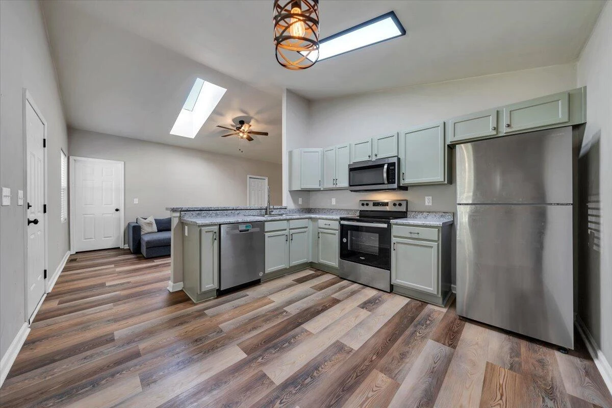 1611 Barton ST SE - Photo 8