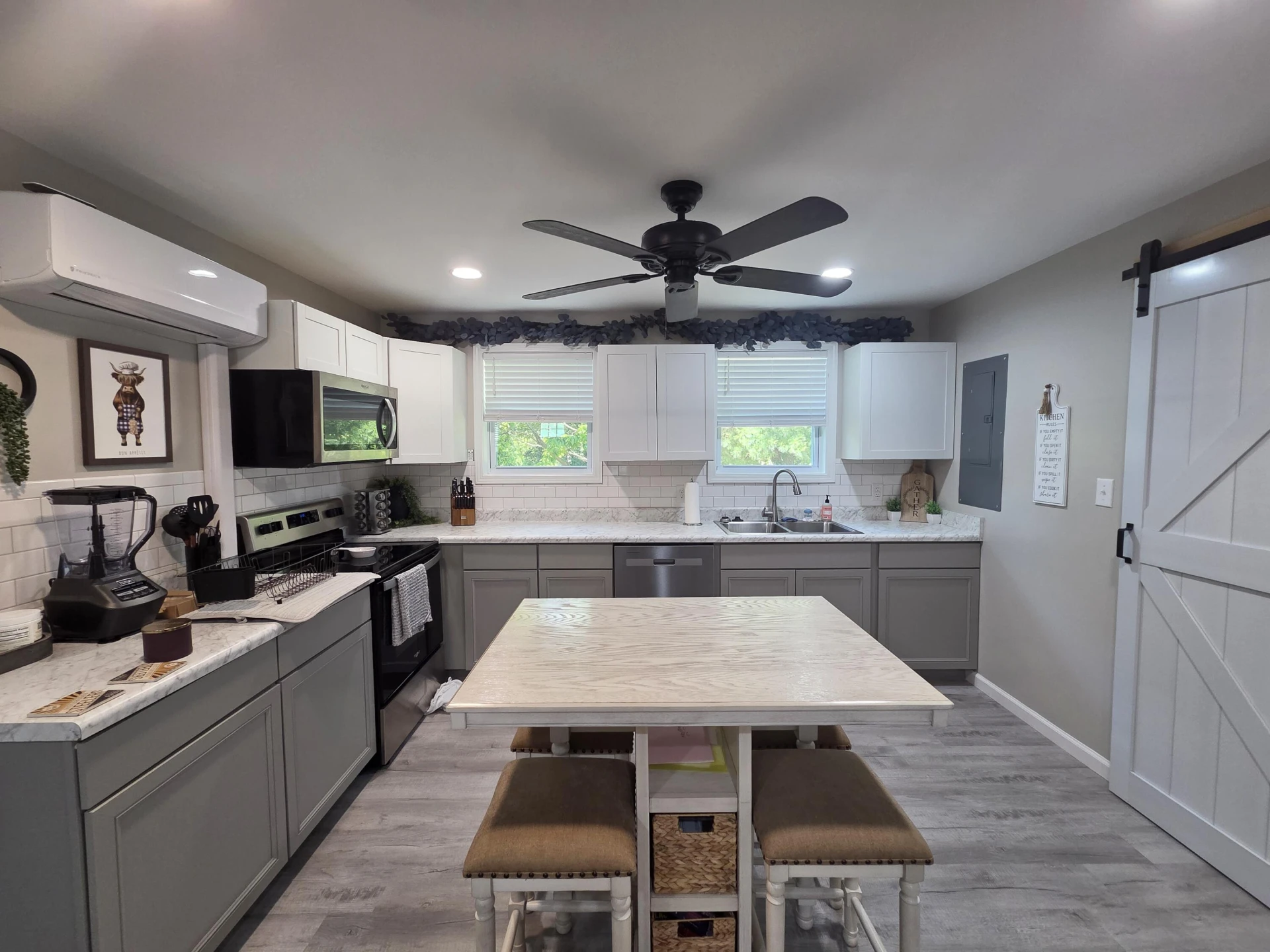 1028 Carson ST - Photo 11