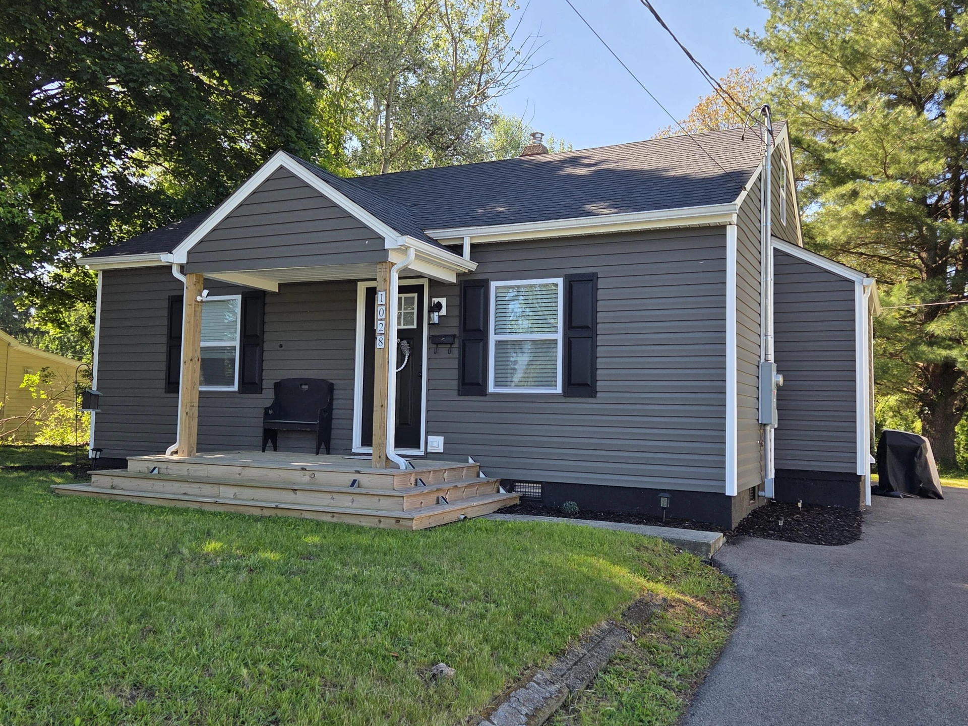 1028 Carson ST - Photo 2