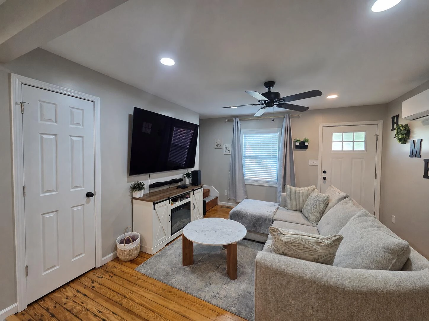 1028 Carson ST - Photo 7