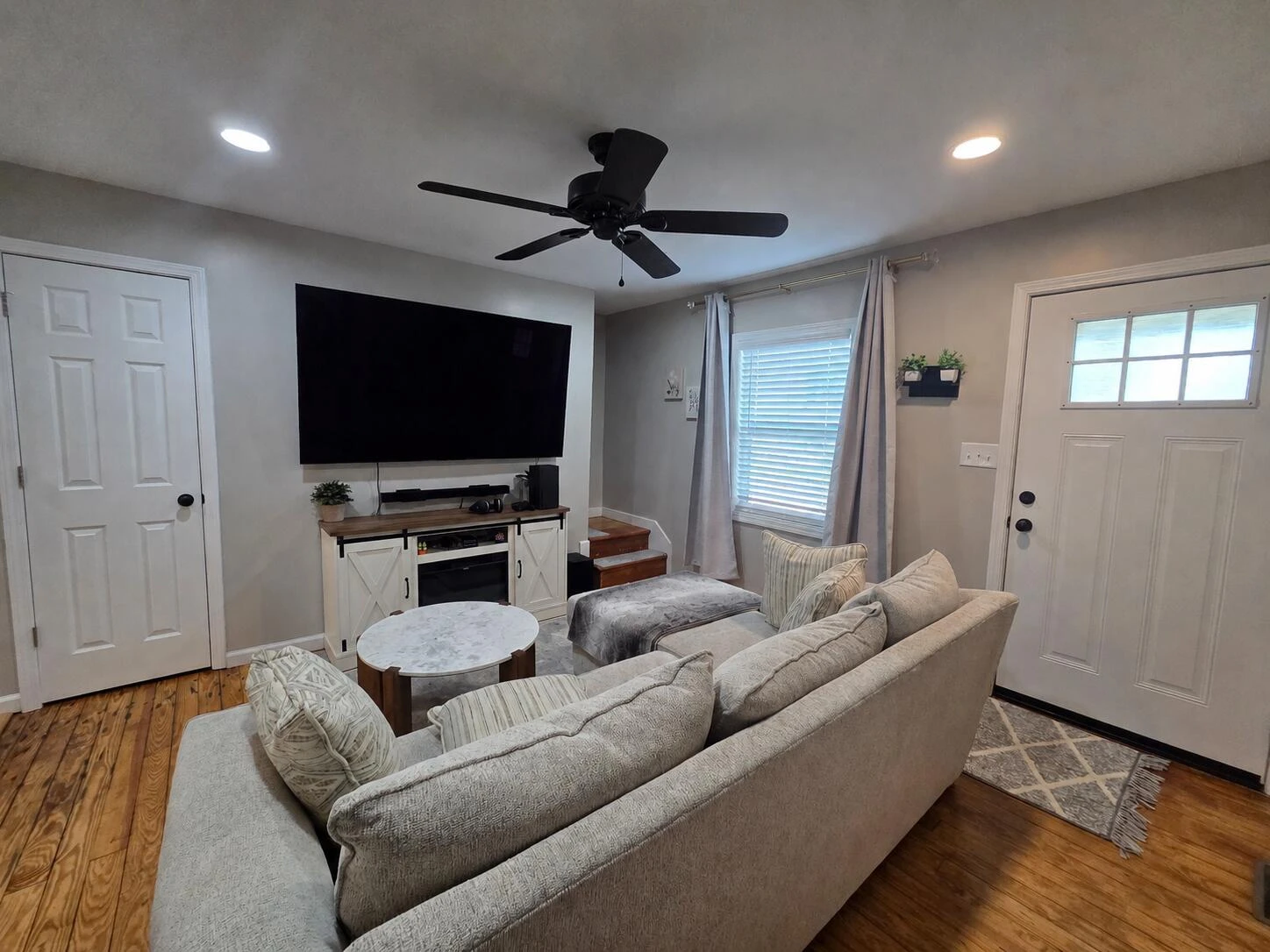 1028 Carson ST - Photo 8
