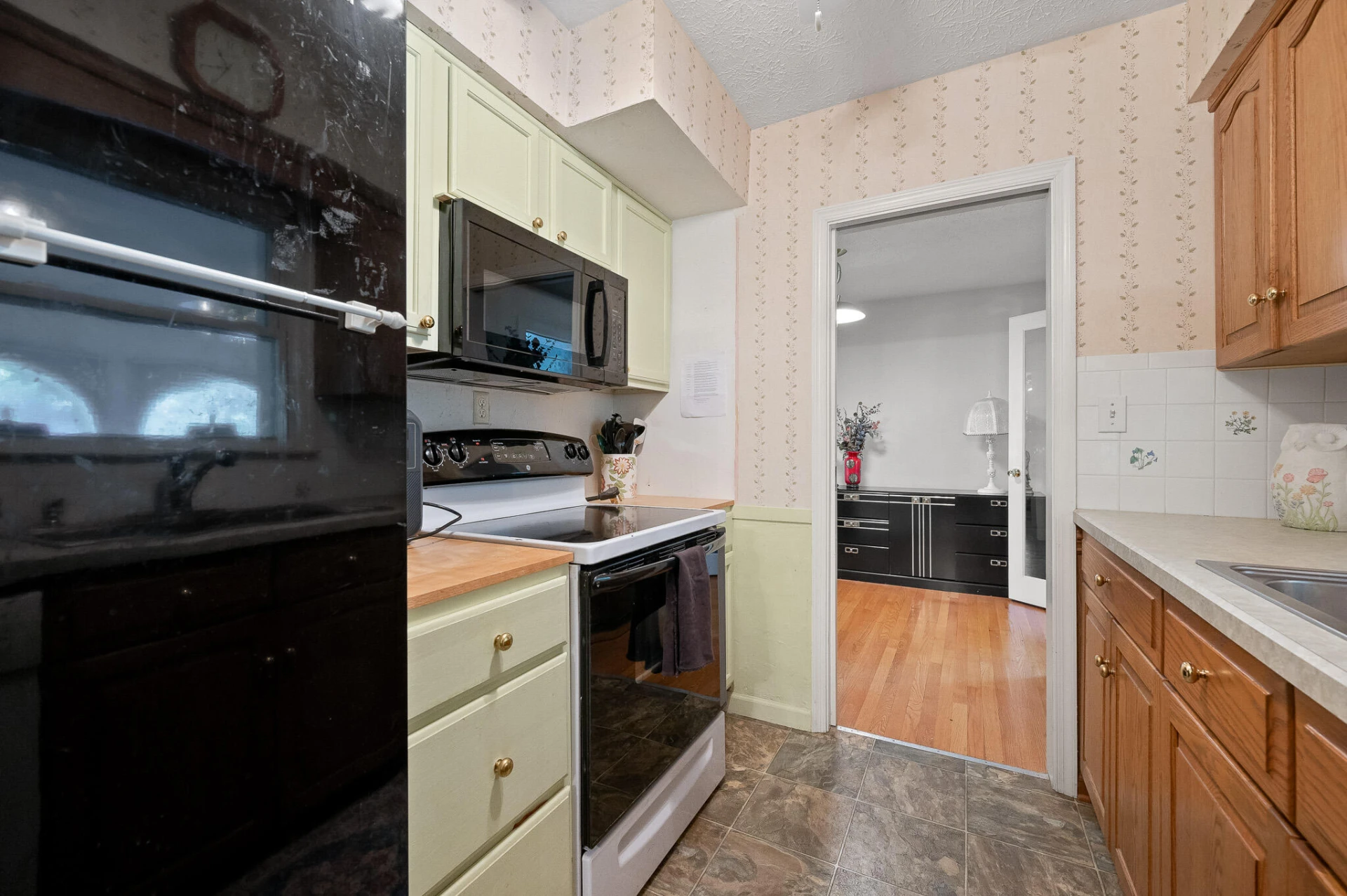 1533 Oakwood ST - Photo 18
