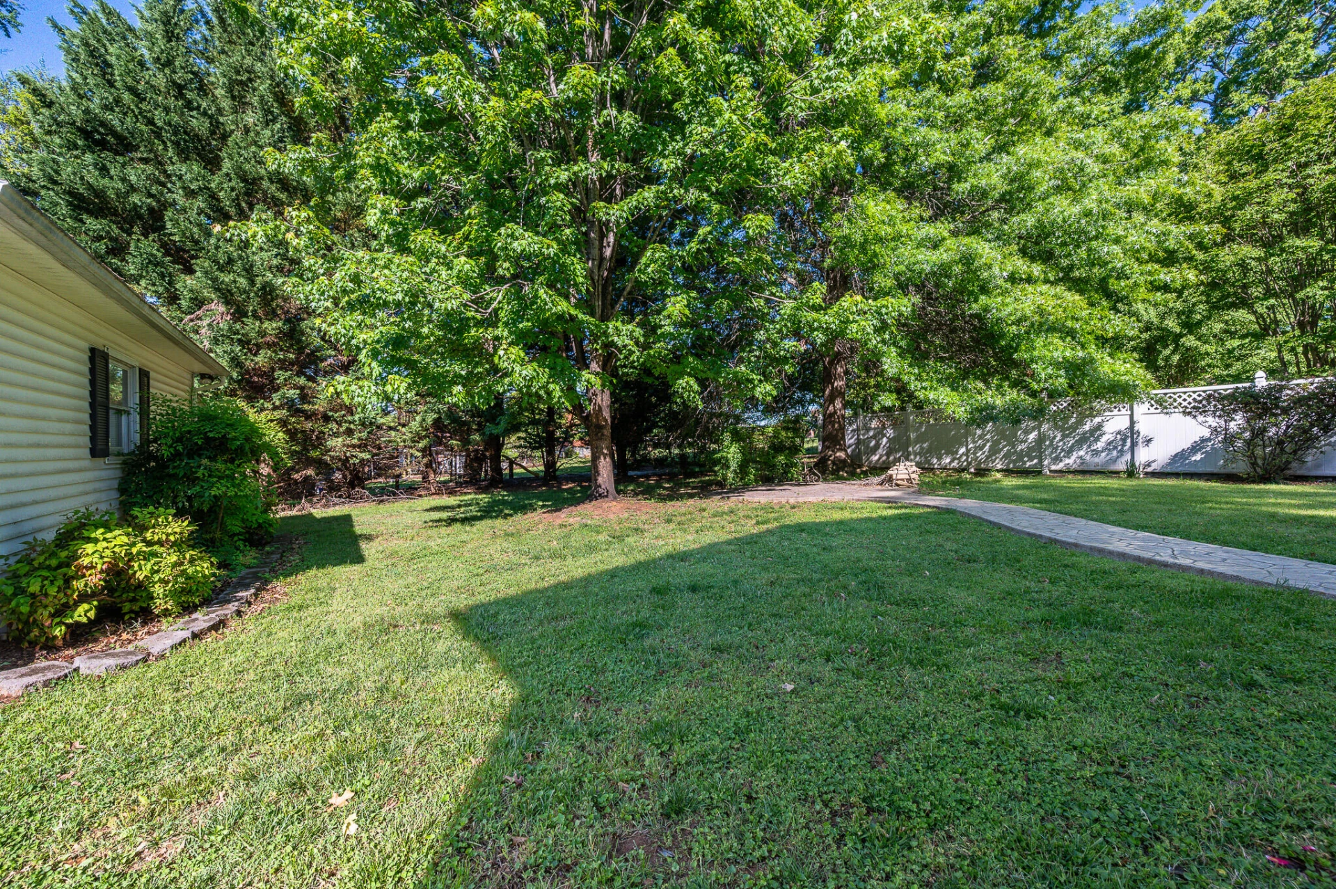 1533 Oakwood ST - Photo 47