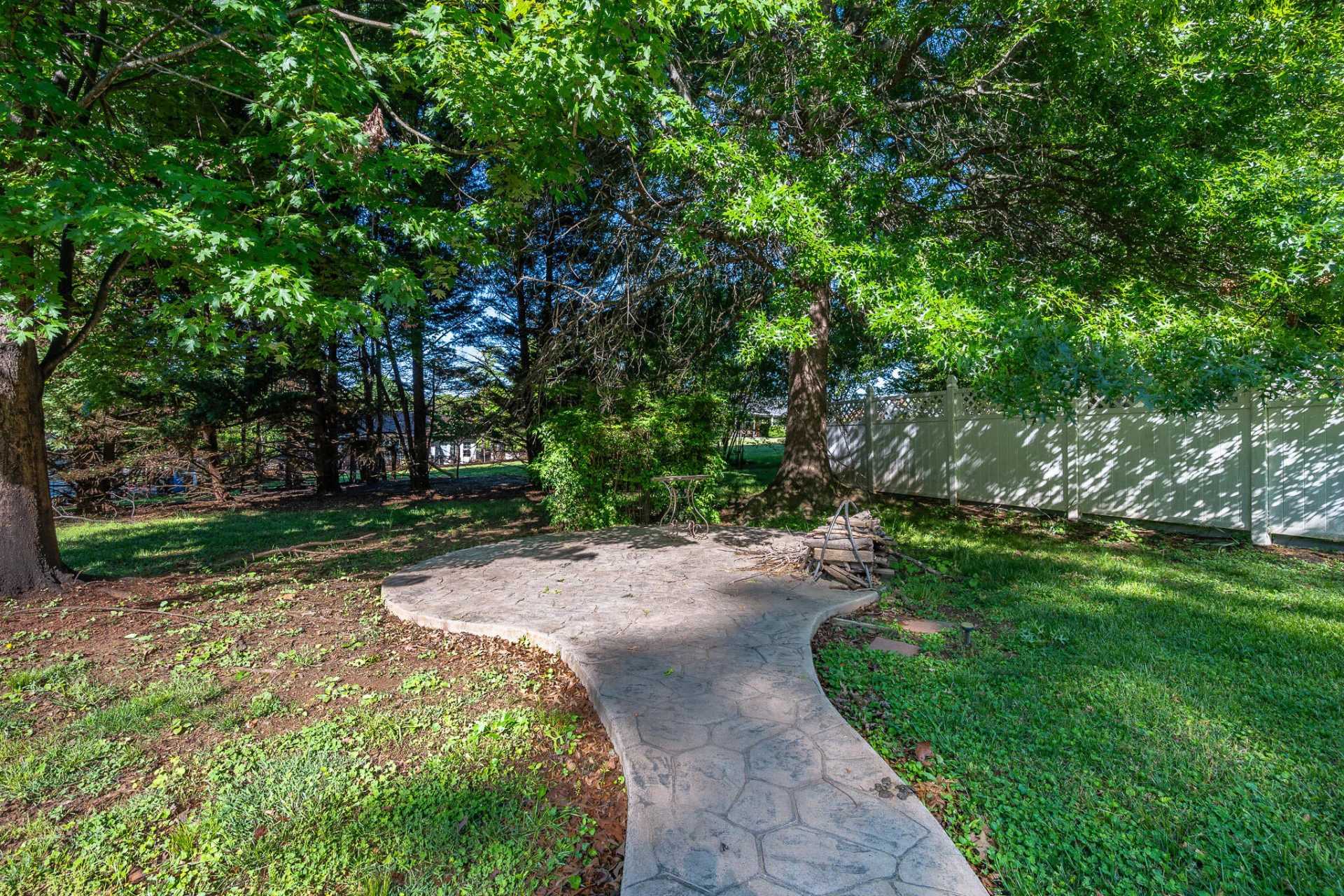 1533 Oakwood ST - Photo 48